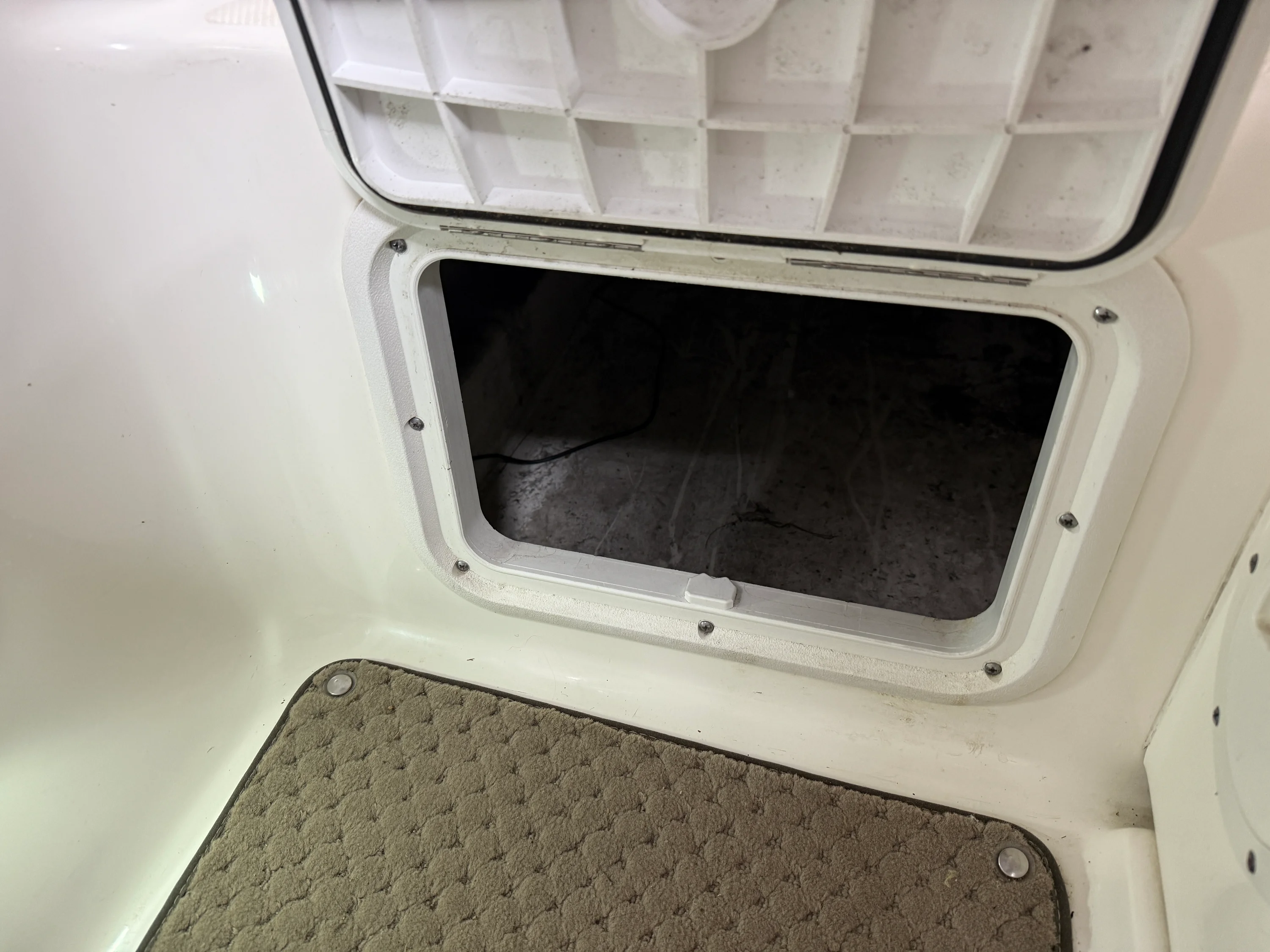 2011 Sea Ray SUNDECK 200 Image Thumbnail #20