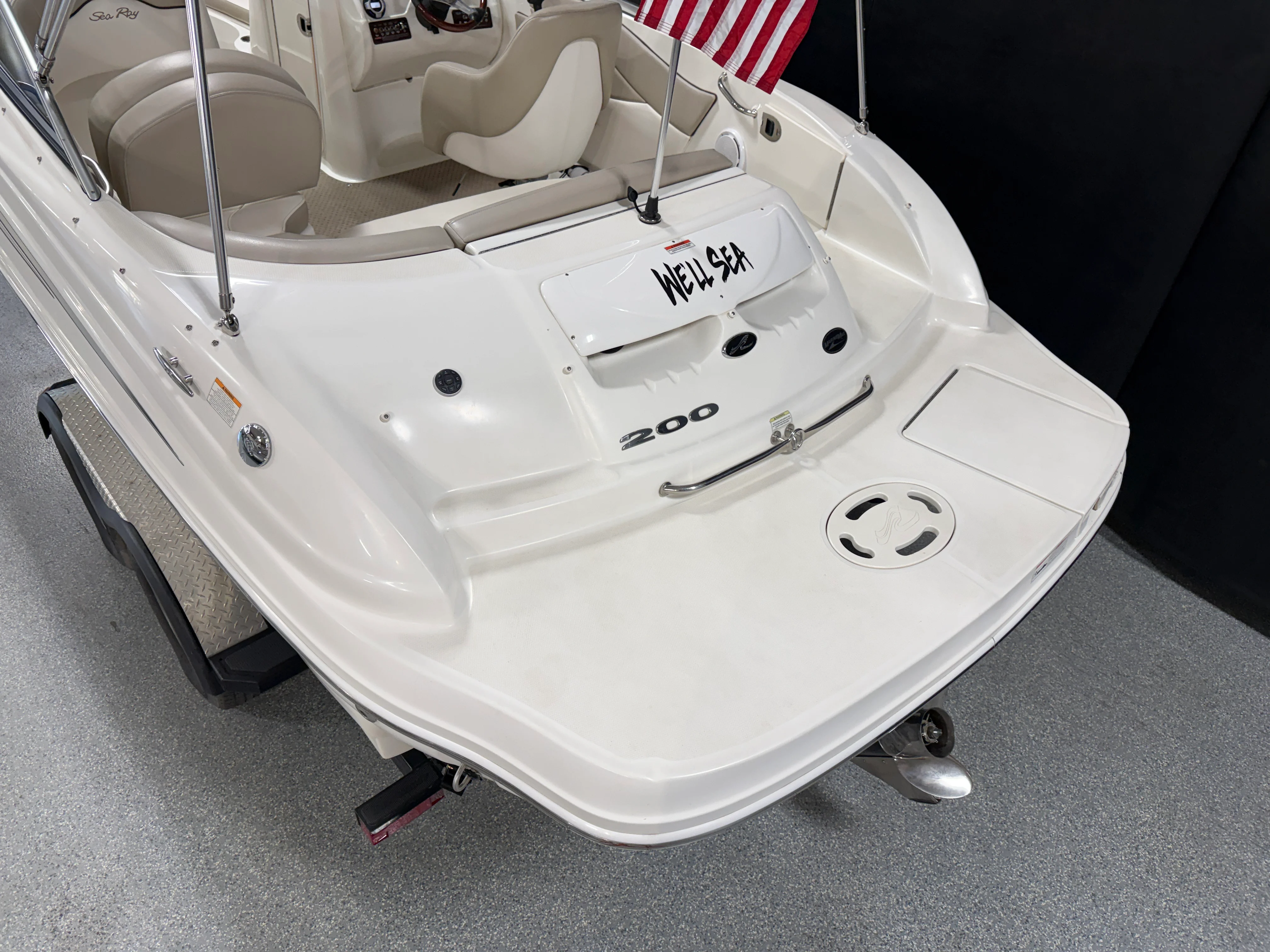 2011 Sea Ray SUNDECK 200 Image Thumbnail #6