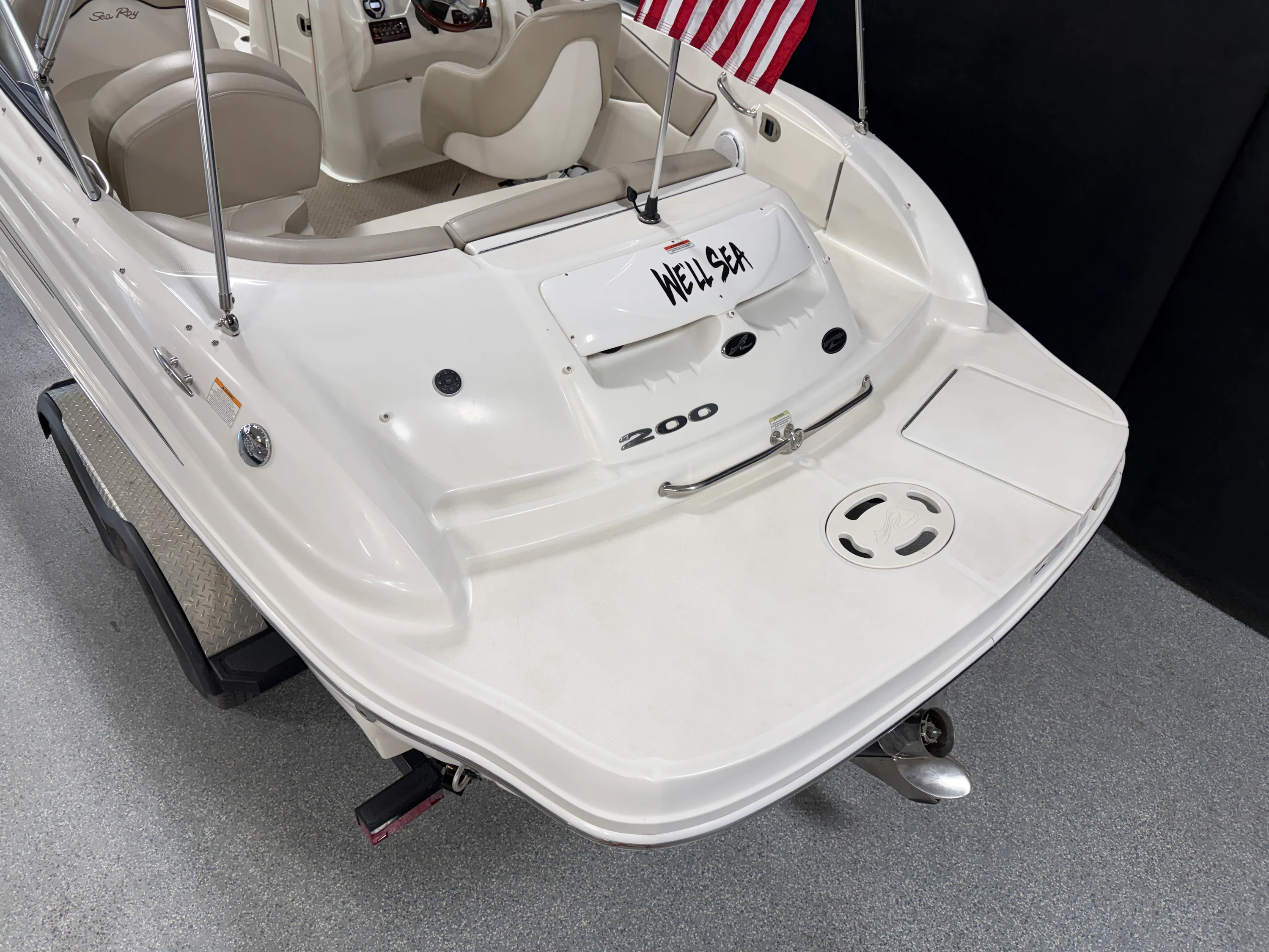 2011 Sea Ray SUNDECK 200 Image Thumbnail #6