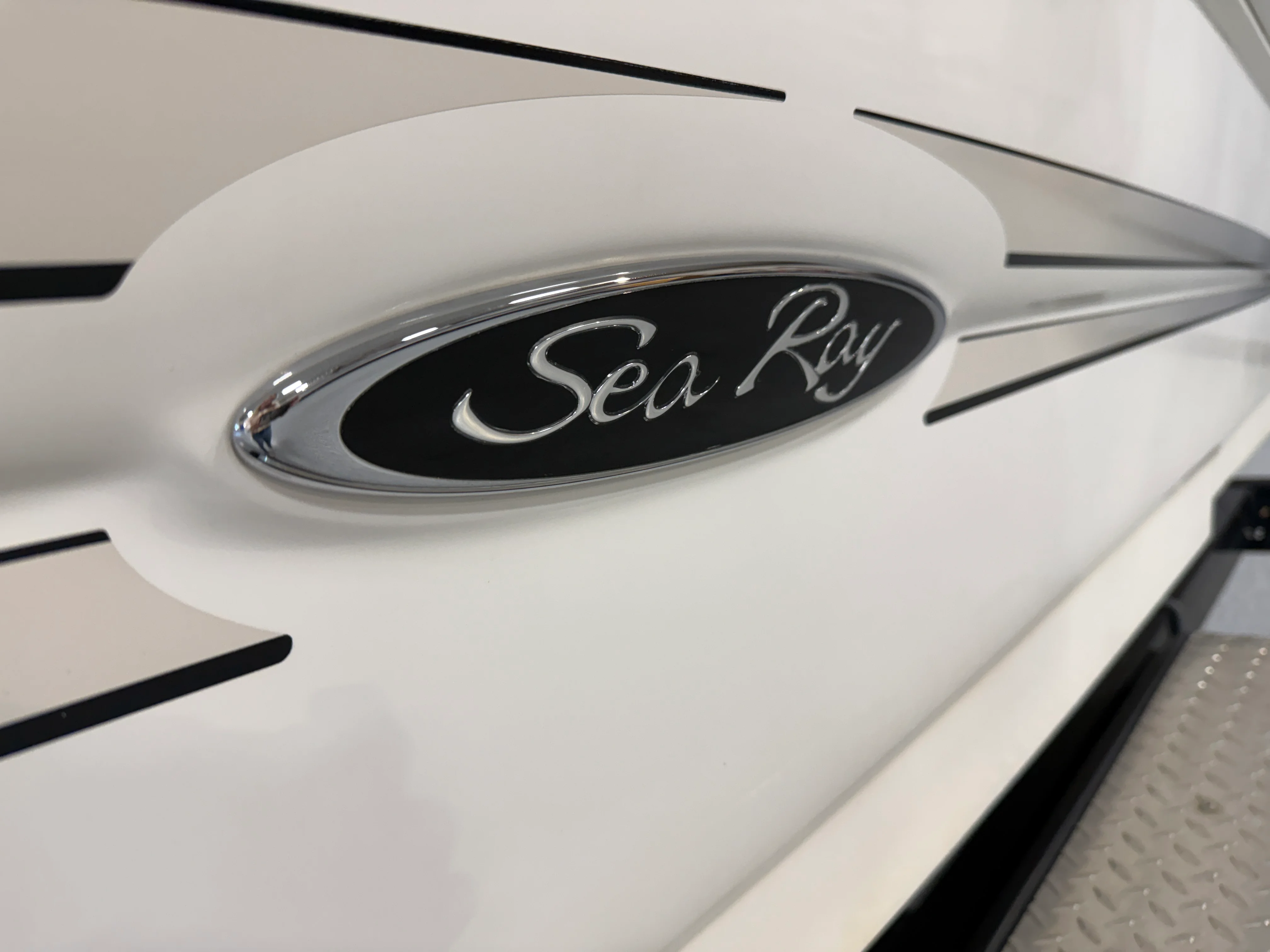 2011 Sea Ray SUNDECK 200 Image Thumbnail #9