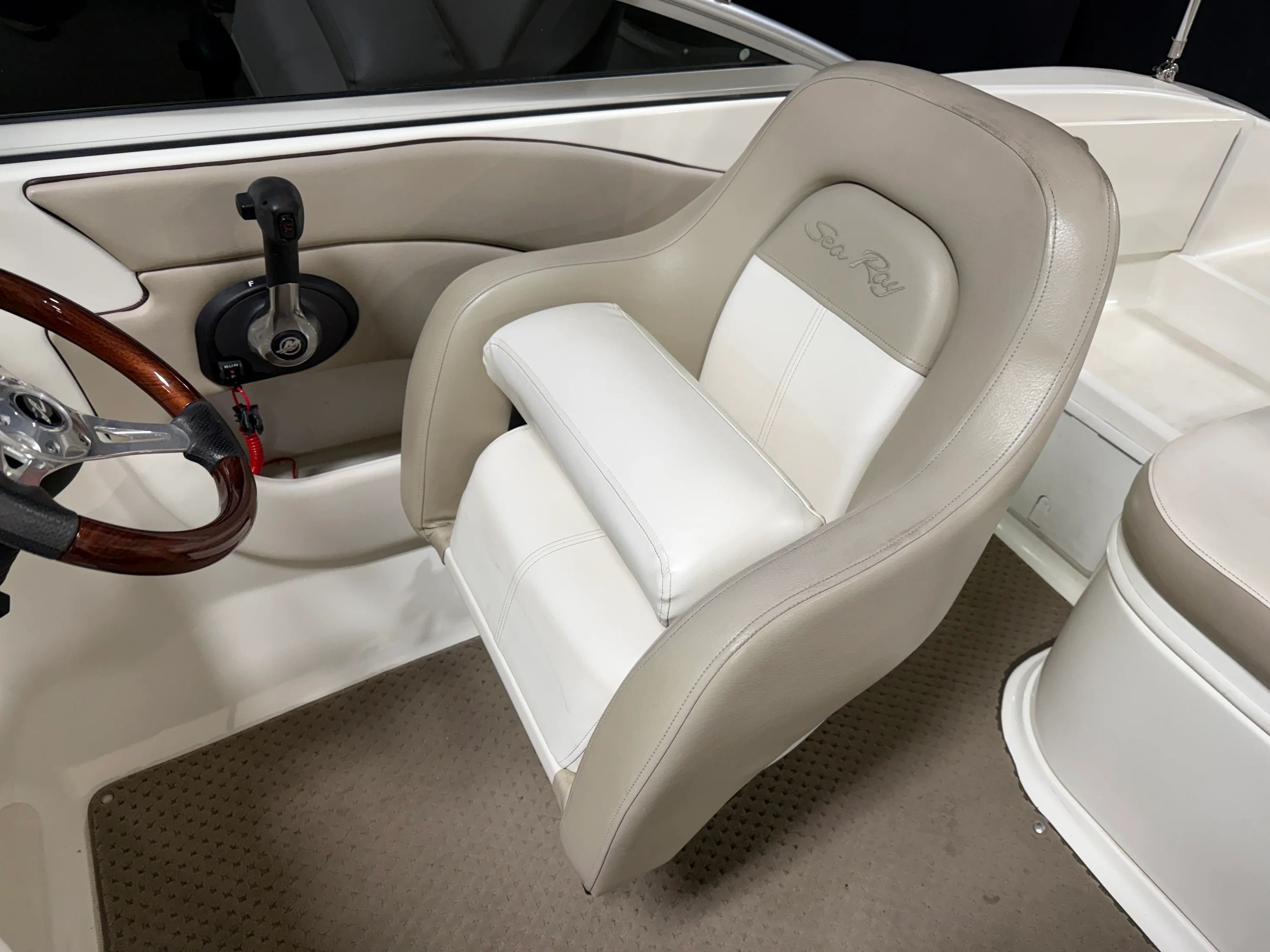 2011 Sea Ray SUNDECK 200 Image Thumbnail #53