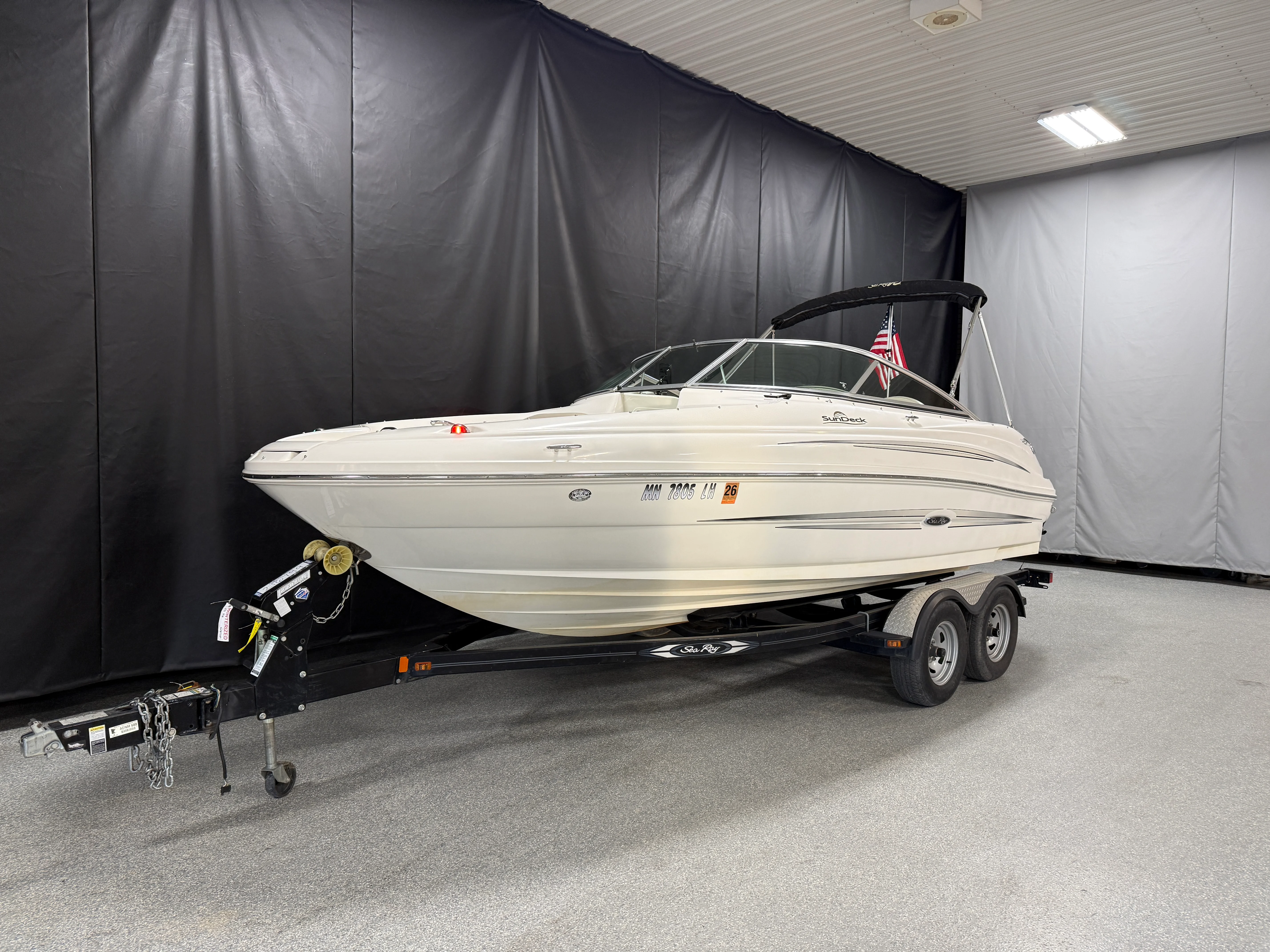 2011 Sea Ray SUNDECK 200 Image Thumbnail #2