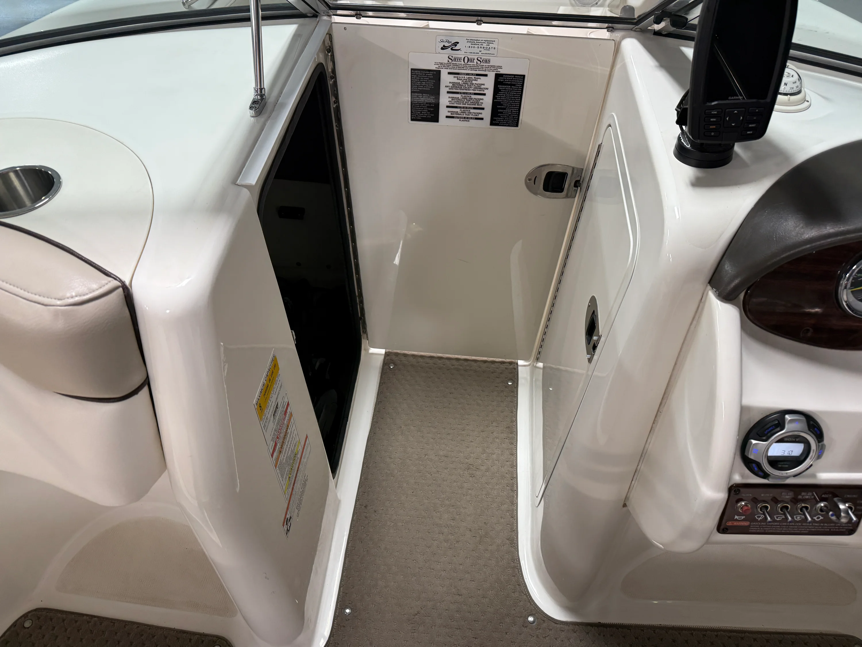 2011 Sea Ray SUNDECK 200 Image Thumbnail #34