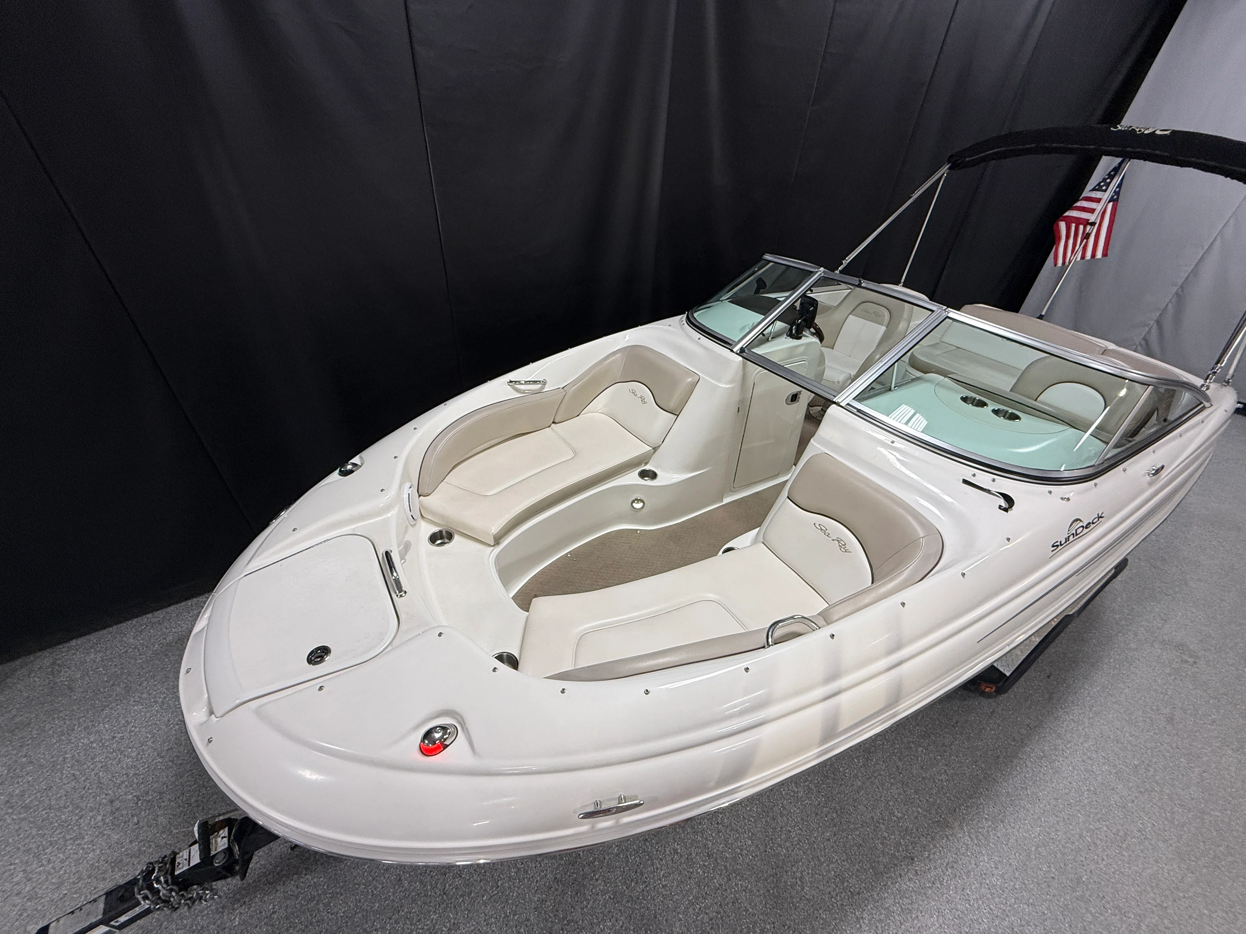 2011 Sea Ray SUNDECK 200 Image Thumbnail #4