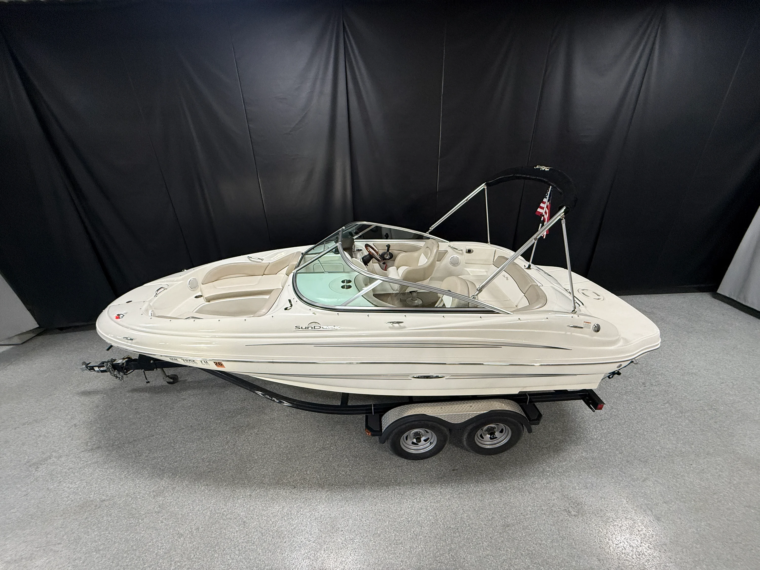 2011 Sea Ray SUNDECK 200 Image Thumbnail #1