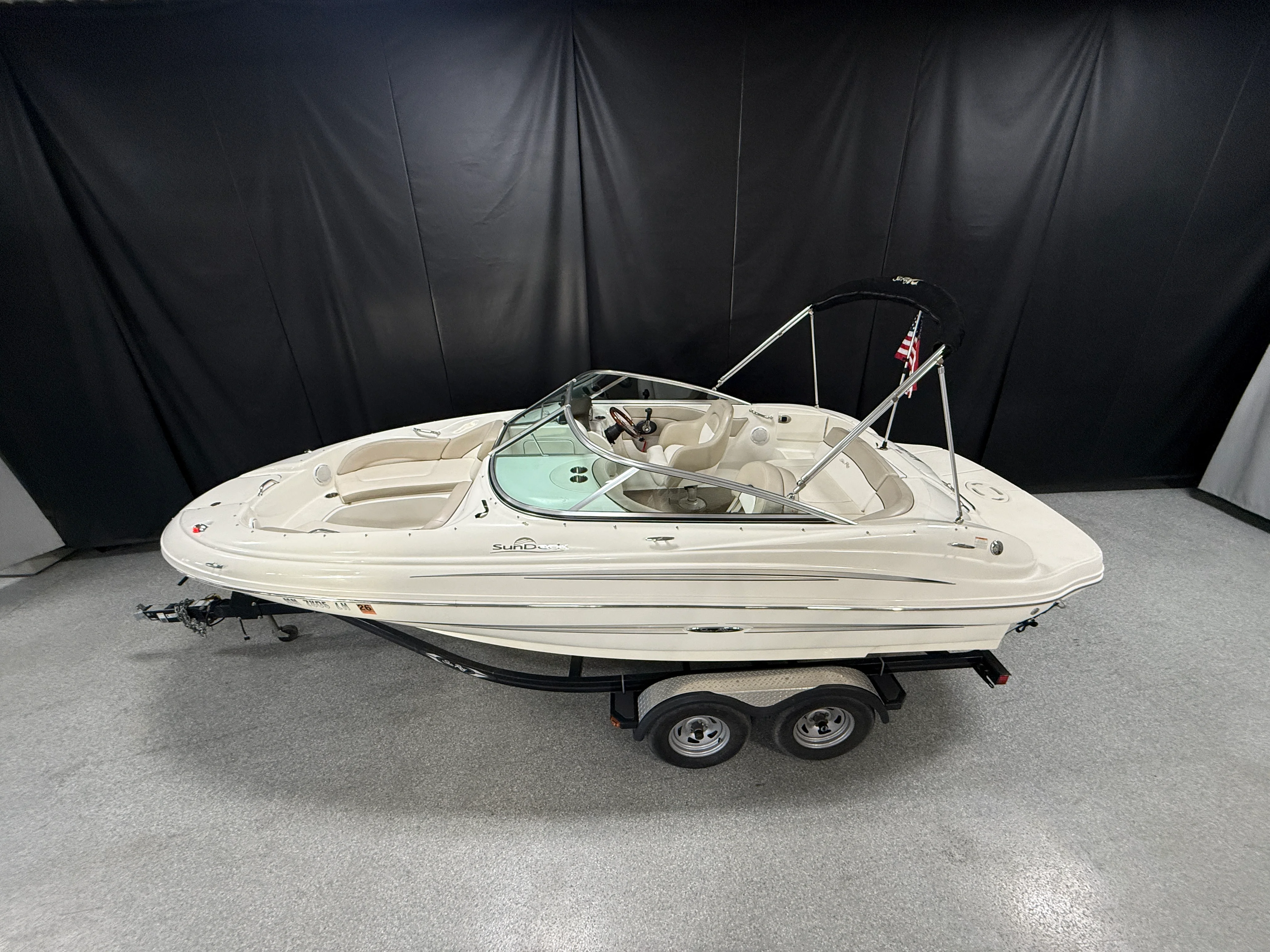 2011 Sea Ray SUNDECK 200 Image Thumbnail #1