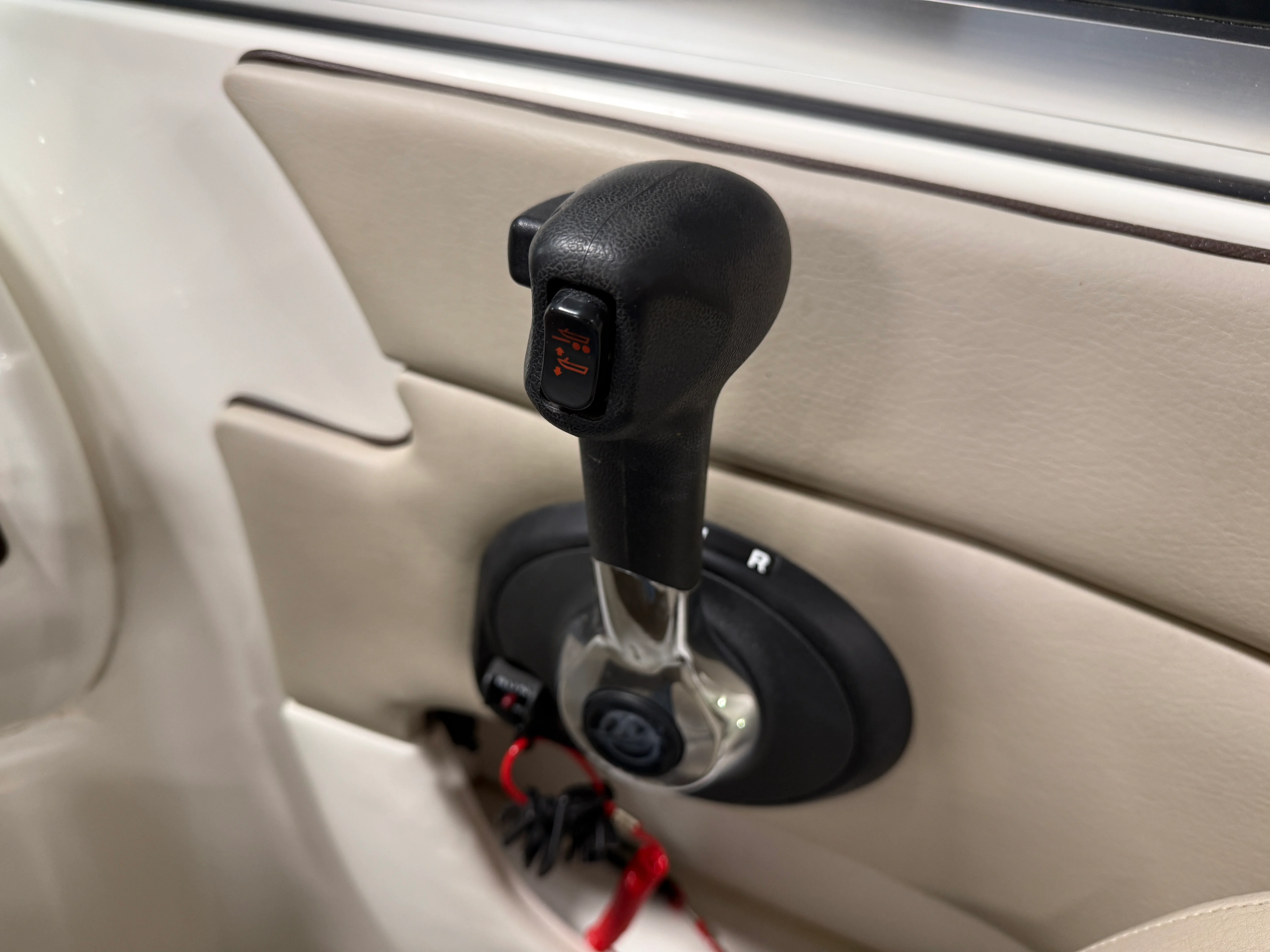 2011 Sea Ray SUNDECK 200 Image Thumbnail #49