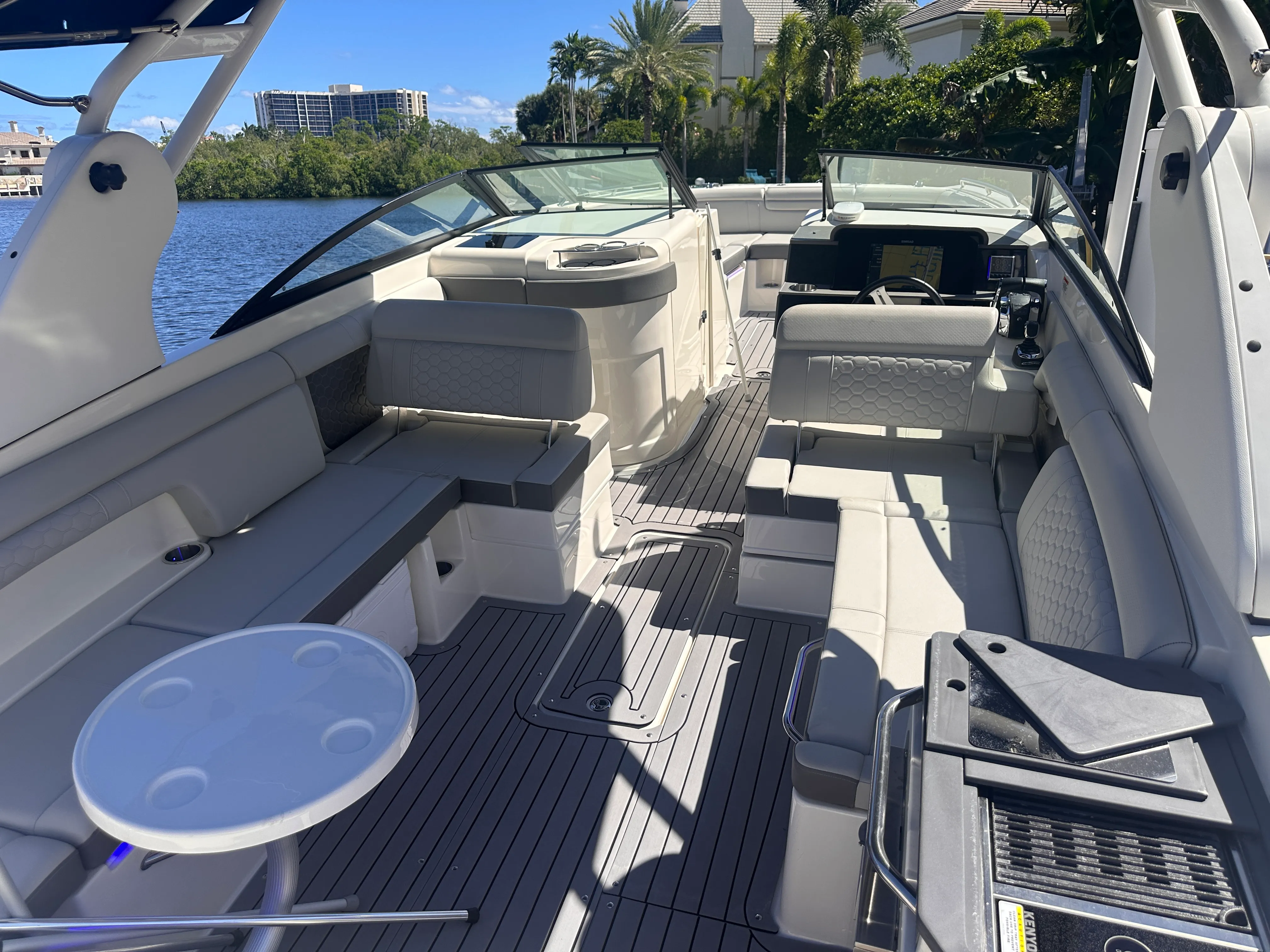 2020 Sea Ray 290 SDX OUTBOARD Image Thumbnail #5