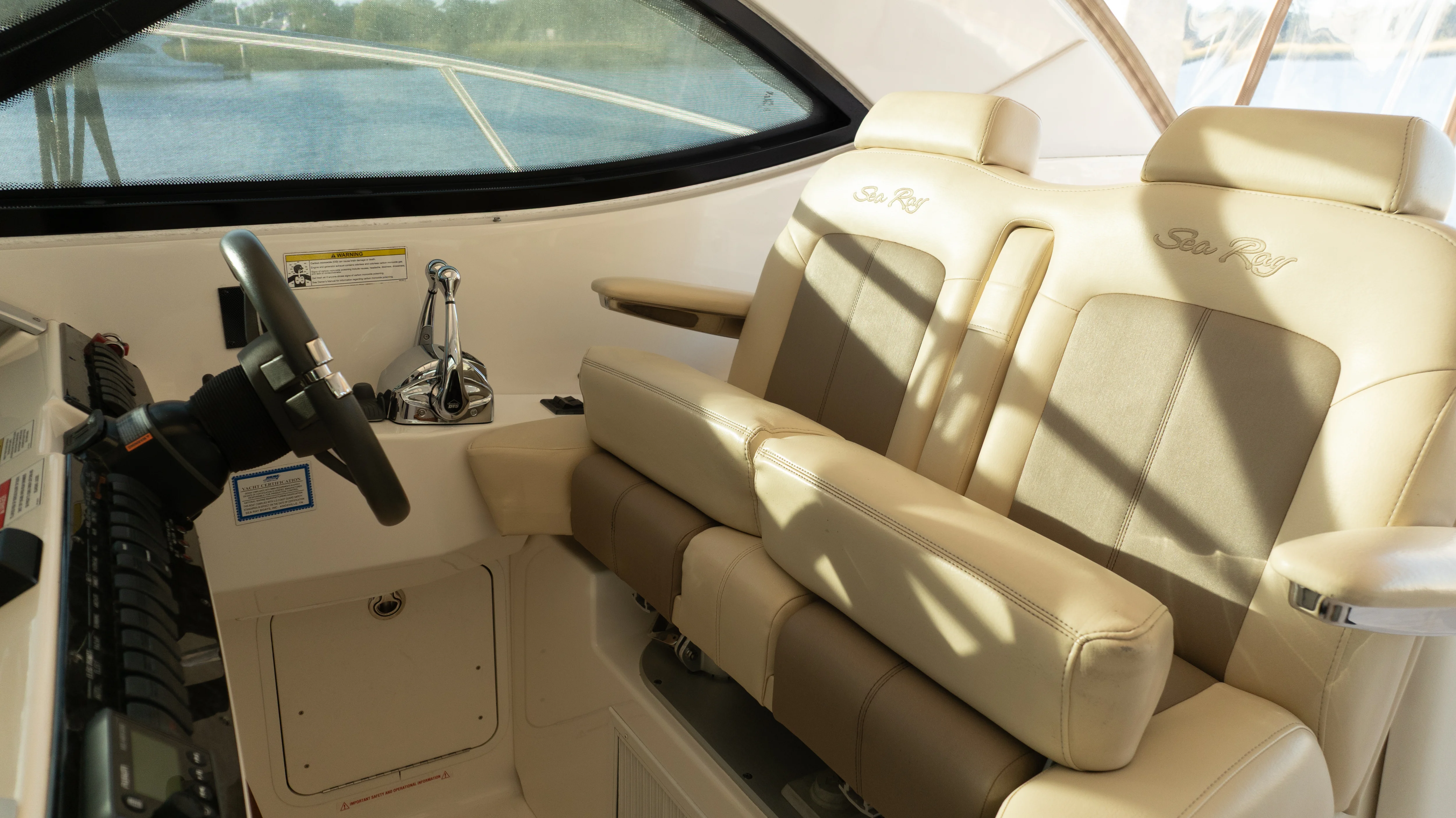 2014 Sea Ray 410 SUNDANCER Image Thumbnail #15