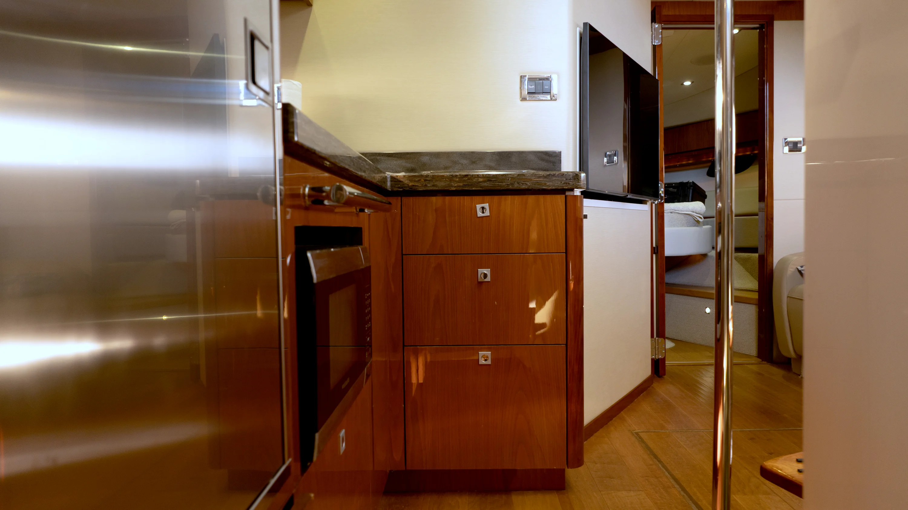 2014 Sea Ray 410 SUNDANCER Image Thumbnail #37