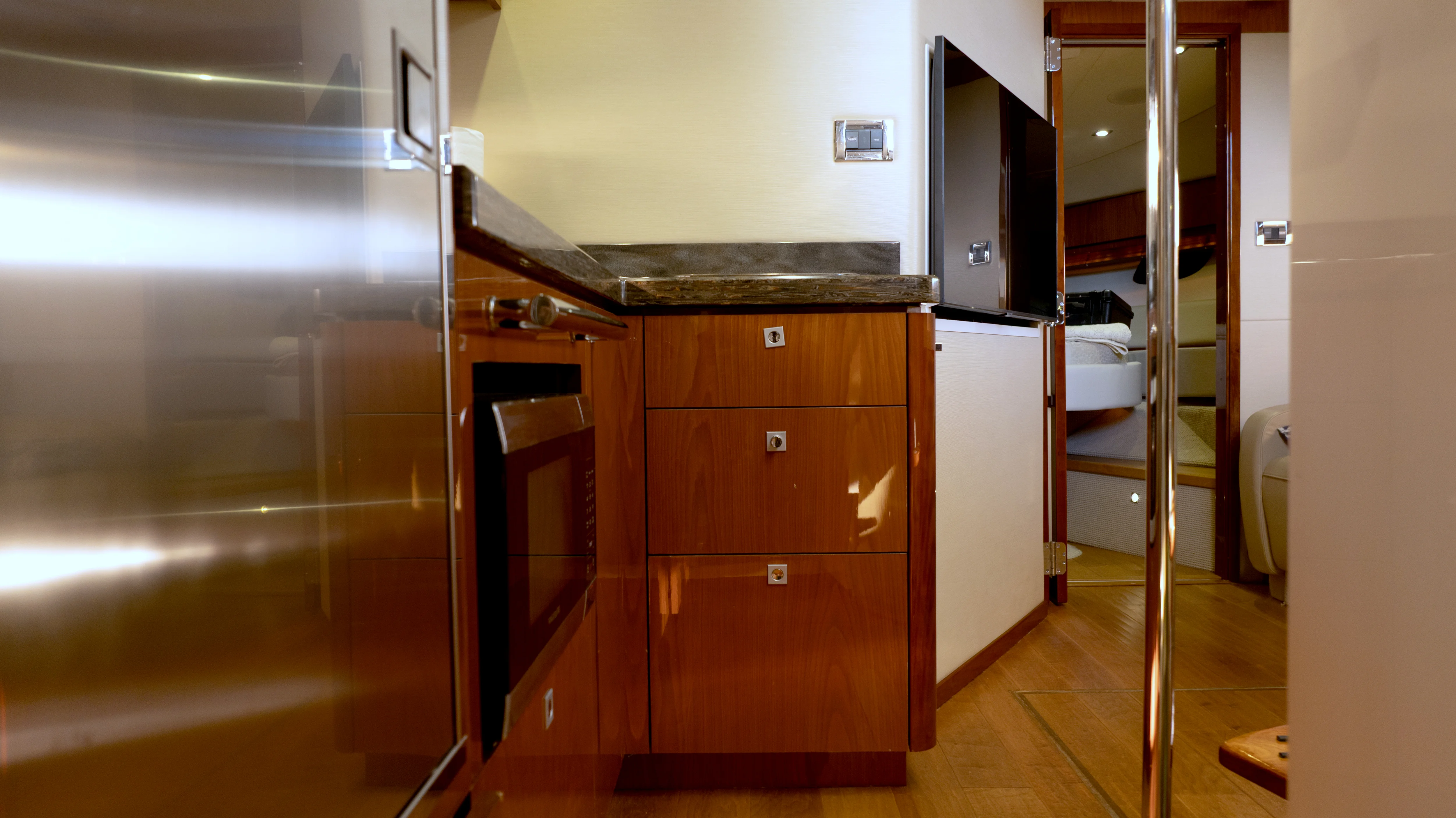 2014 Sea Ray 410 SUNDANCER Image Thumbnail #37