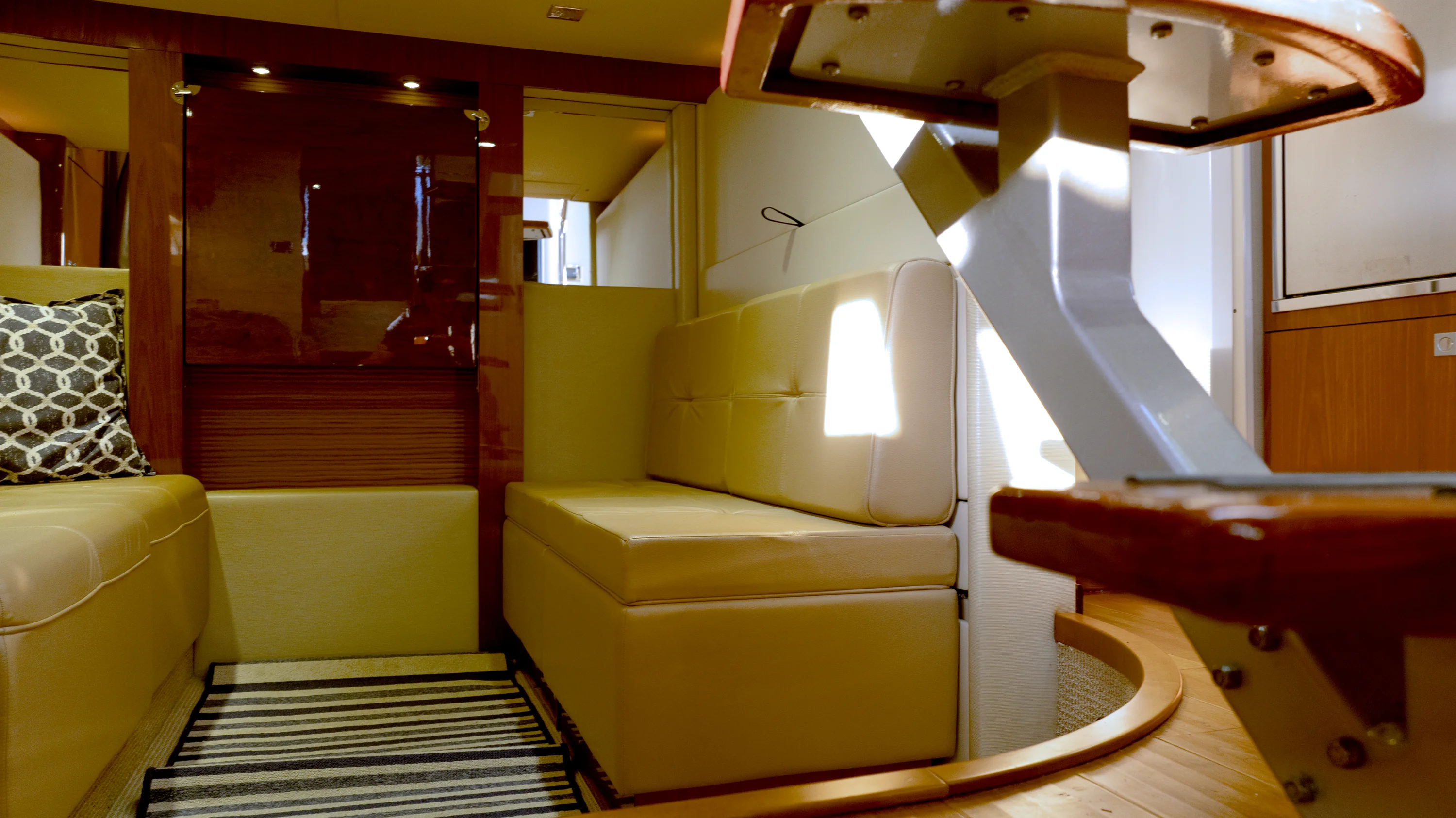 2014 Sea Ray 410 SUNDANCER Image Thumbnail #29