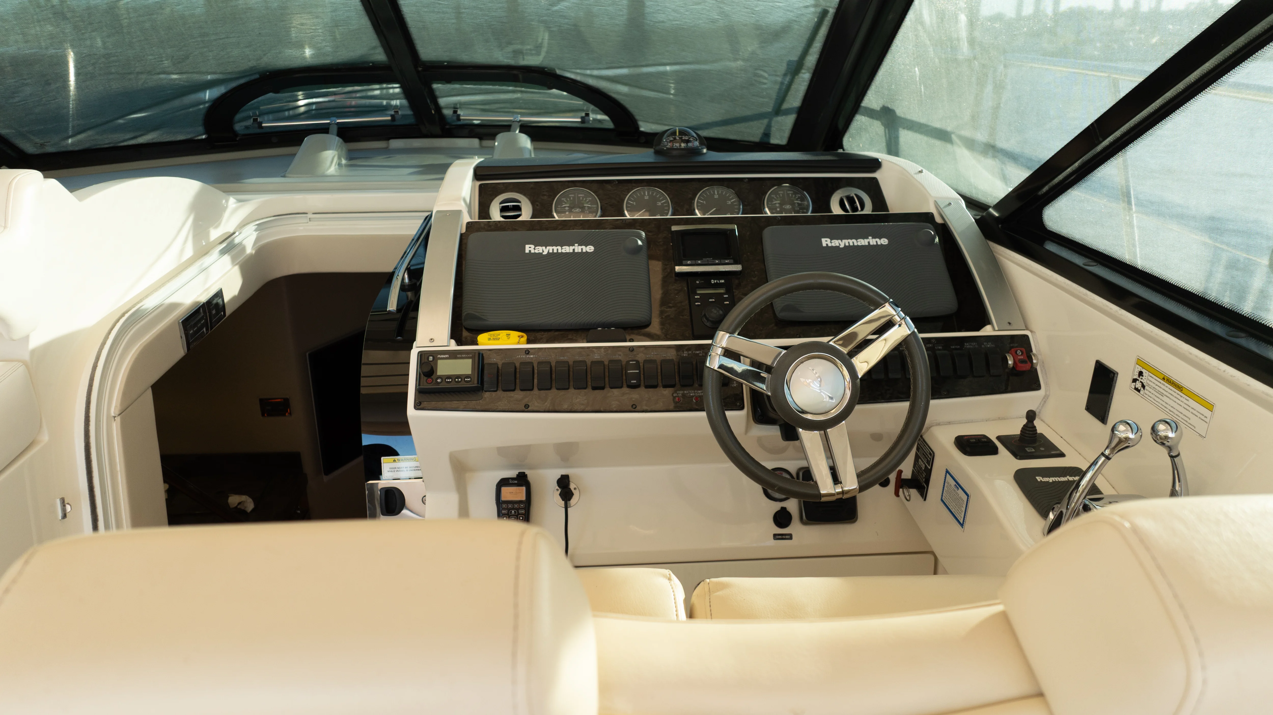 2014 Sea Ray 410 SUNDANCER Image Thumbnail #14