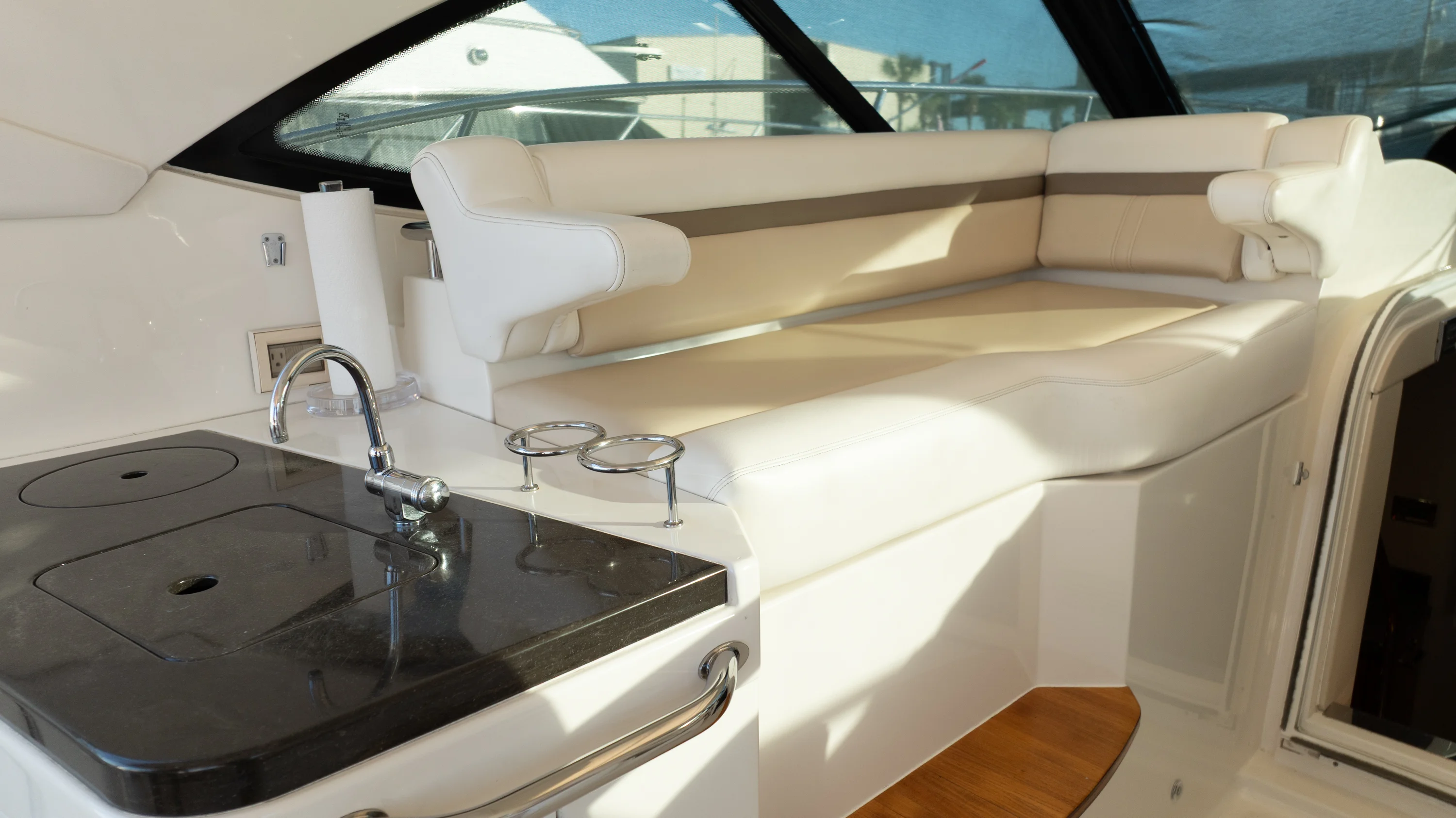 2014 Sea Ray 410 SUNDANCER Image Thumbnail #10