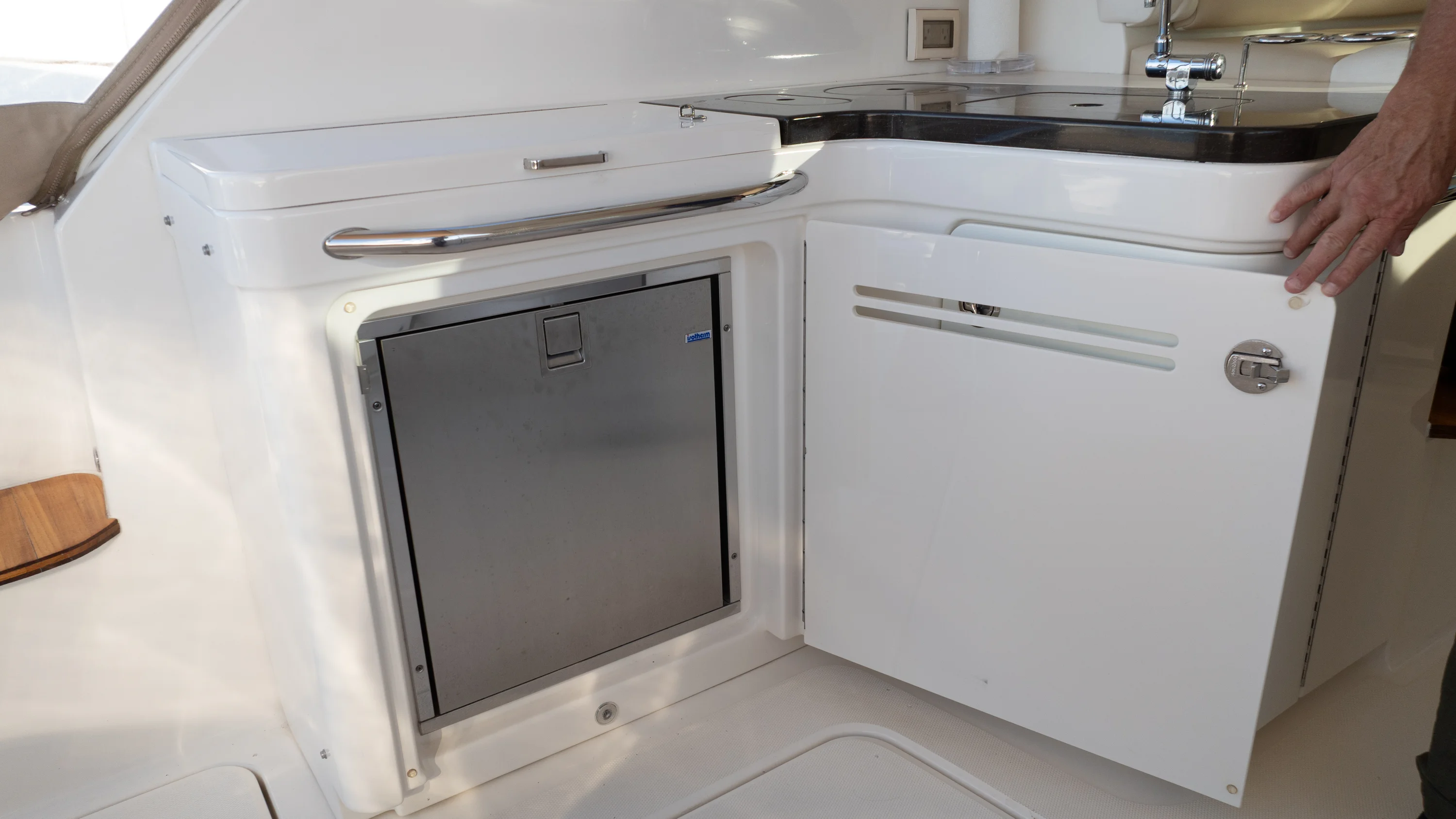 2014 Sea Ray 410 SUNDANCER Image Thumbnail #12