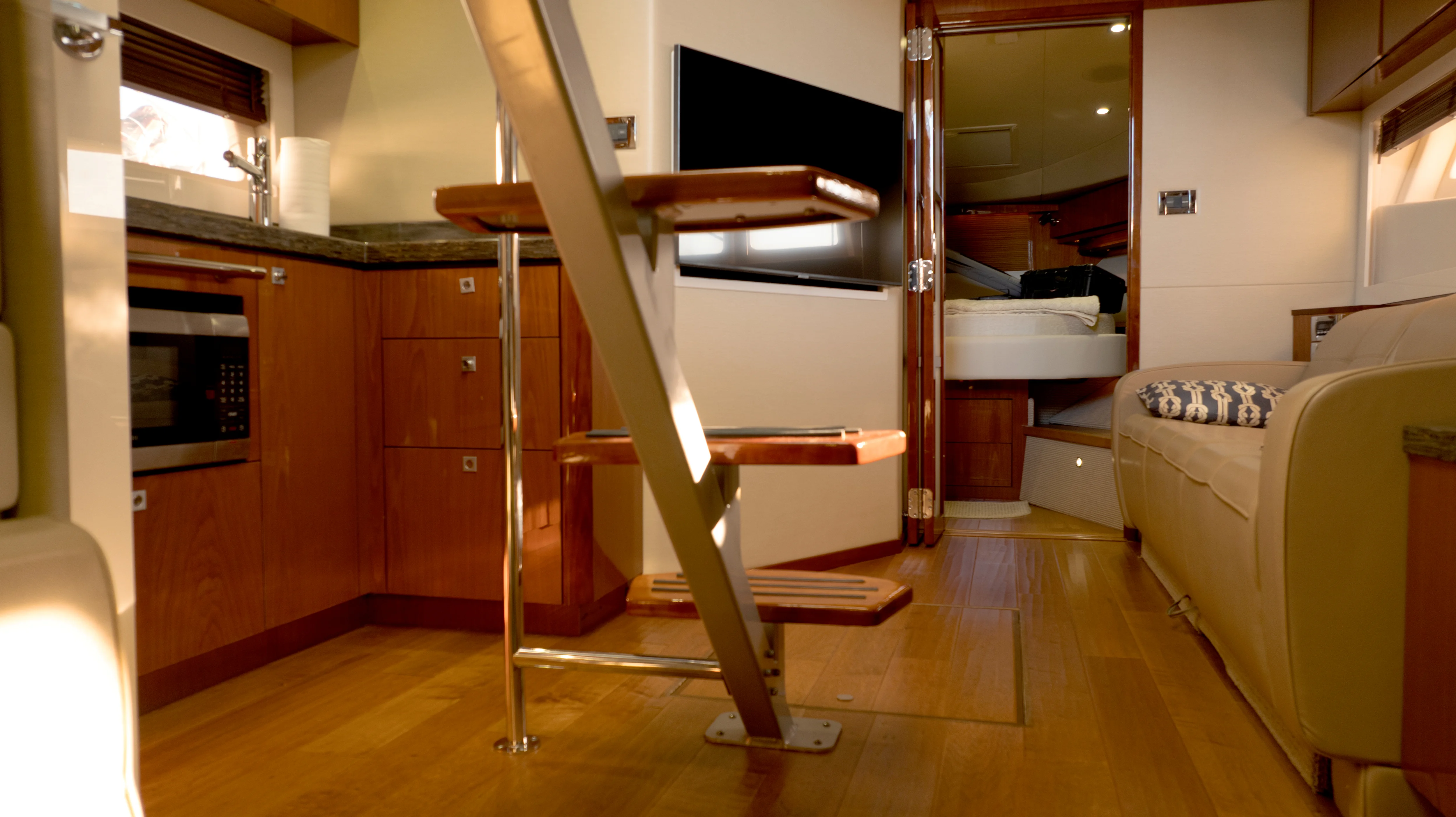 2014 Sea Ray 410 SUNDANCER Image Thumbnail #30