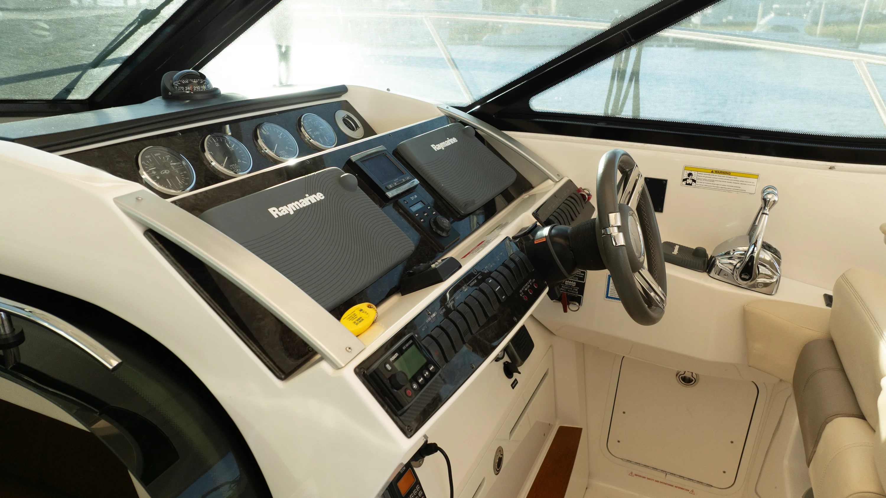 2014 Sea Ray 410 SUNDANCER Image Thumbnail #16