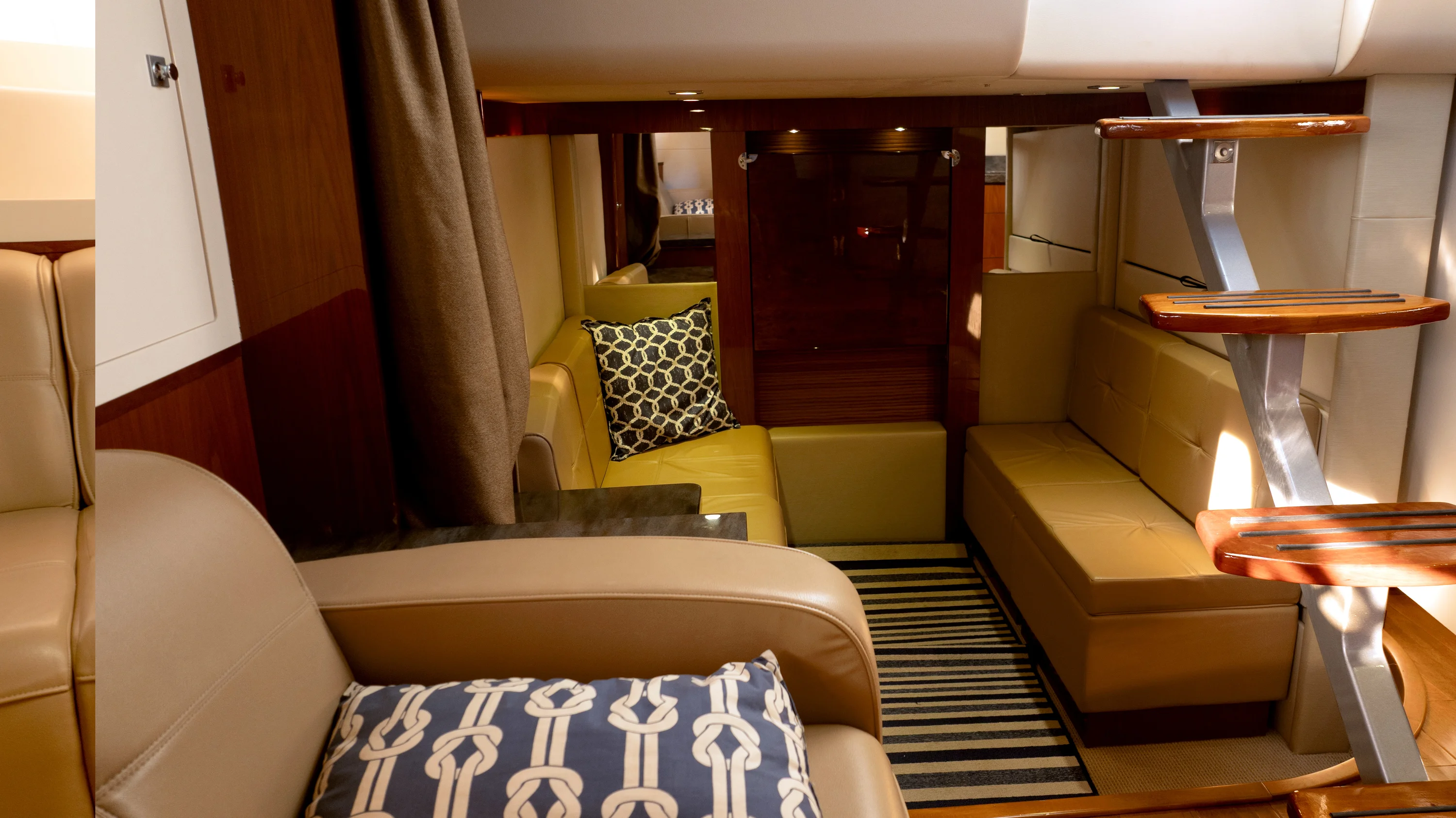 2014 Sea Ray 410 SUNDANCER Image Thumbnail #19