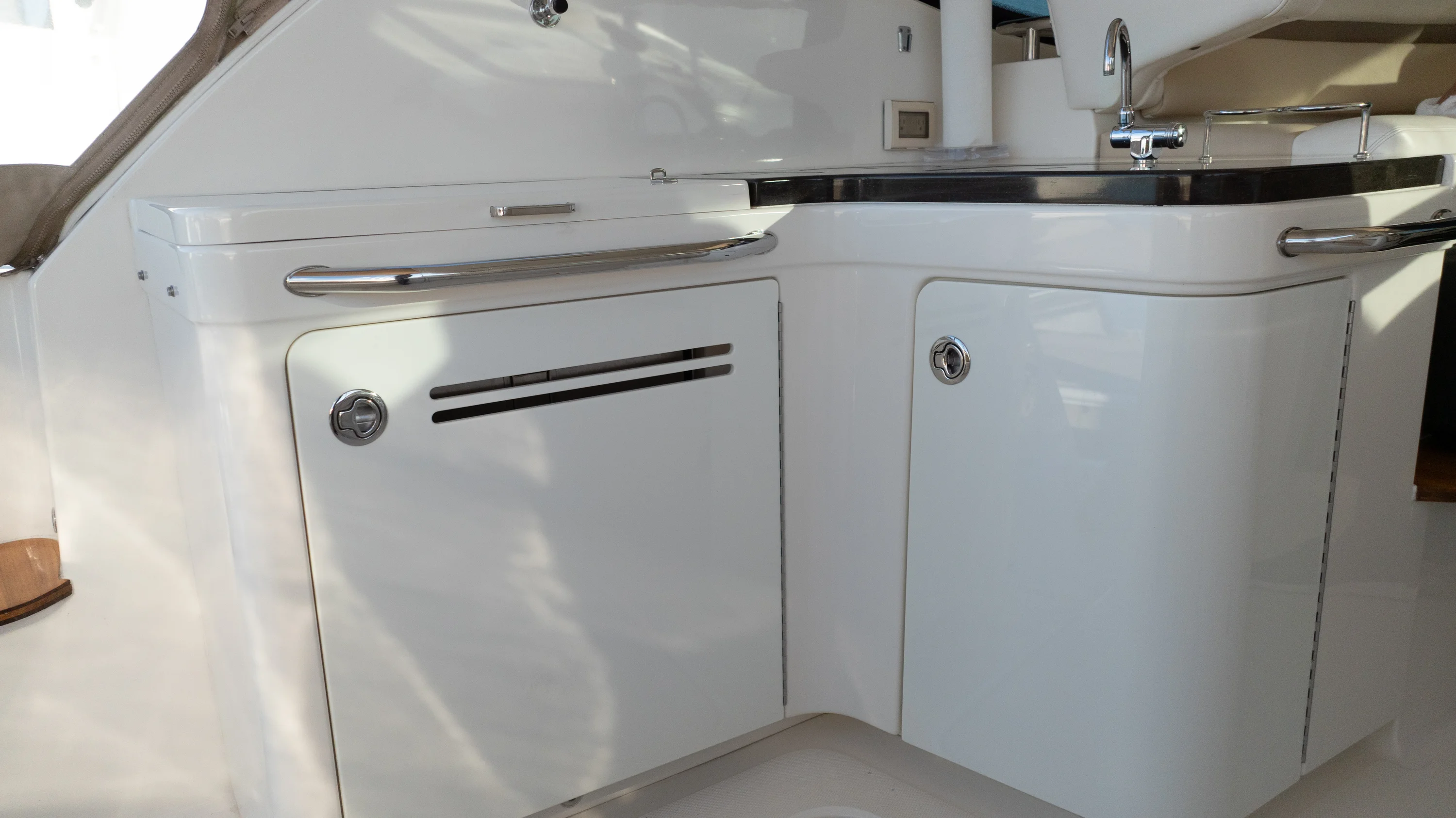 2014 Sea Ray 410 SUNDANCER Image Thumbnail #11