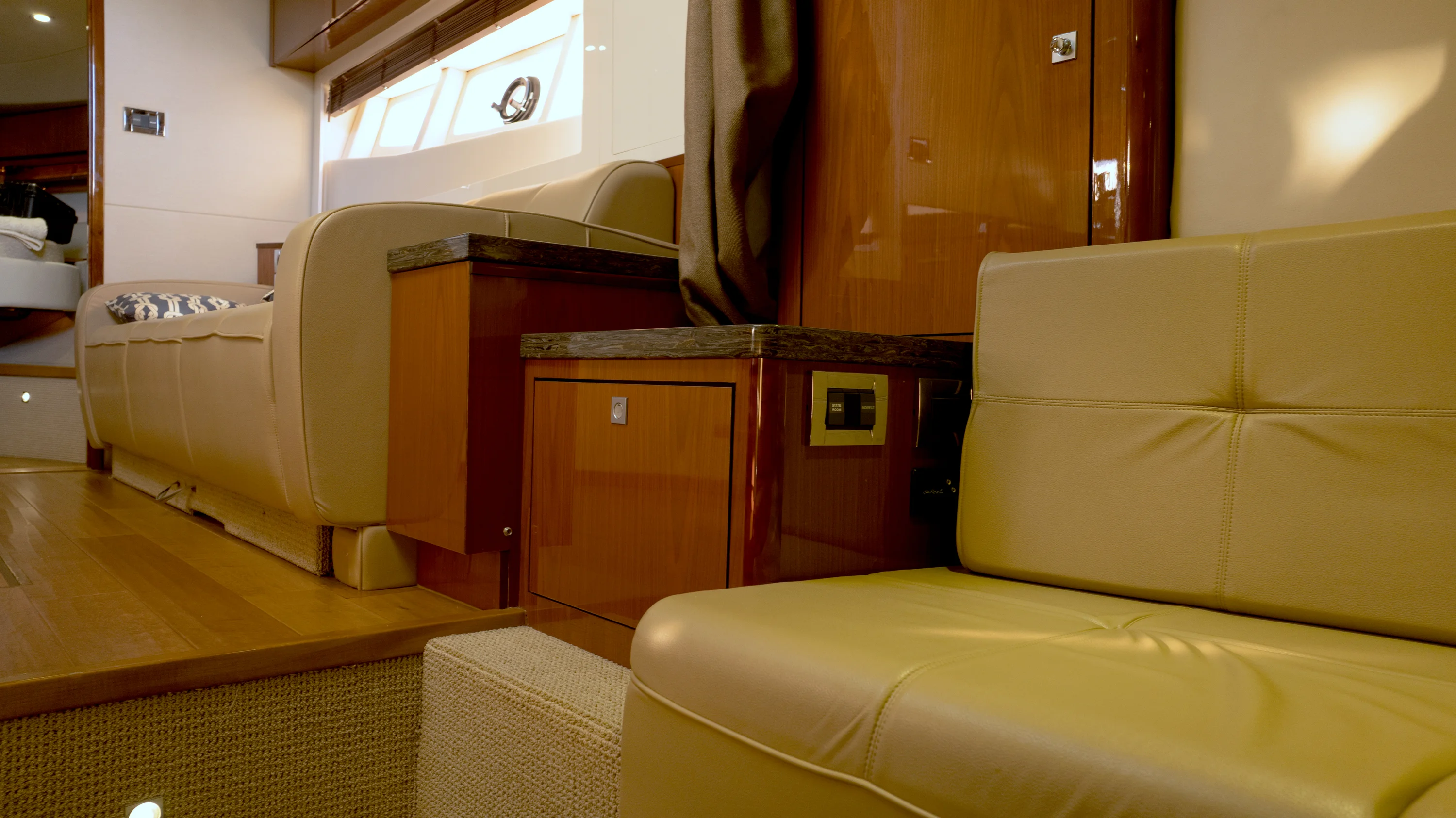 2014 Sea Ray 410 SUNDANCER Image Thumbnail #32