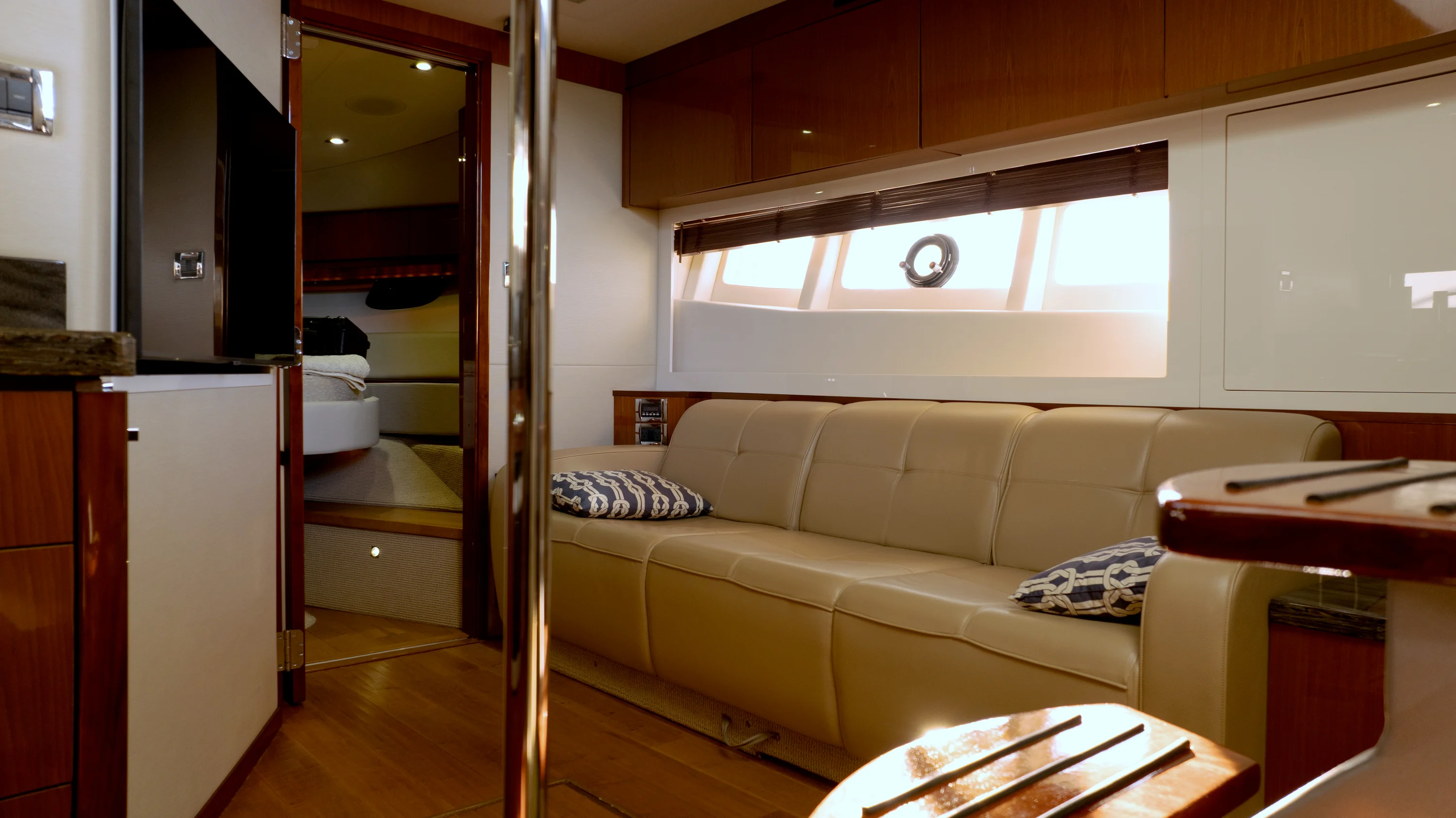 2014 Sea Ray 410 SUNDANCER Image Thumbnail #35
