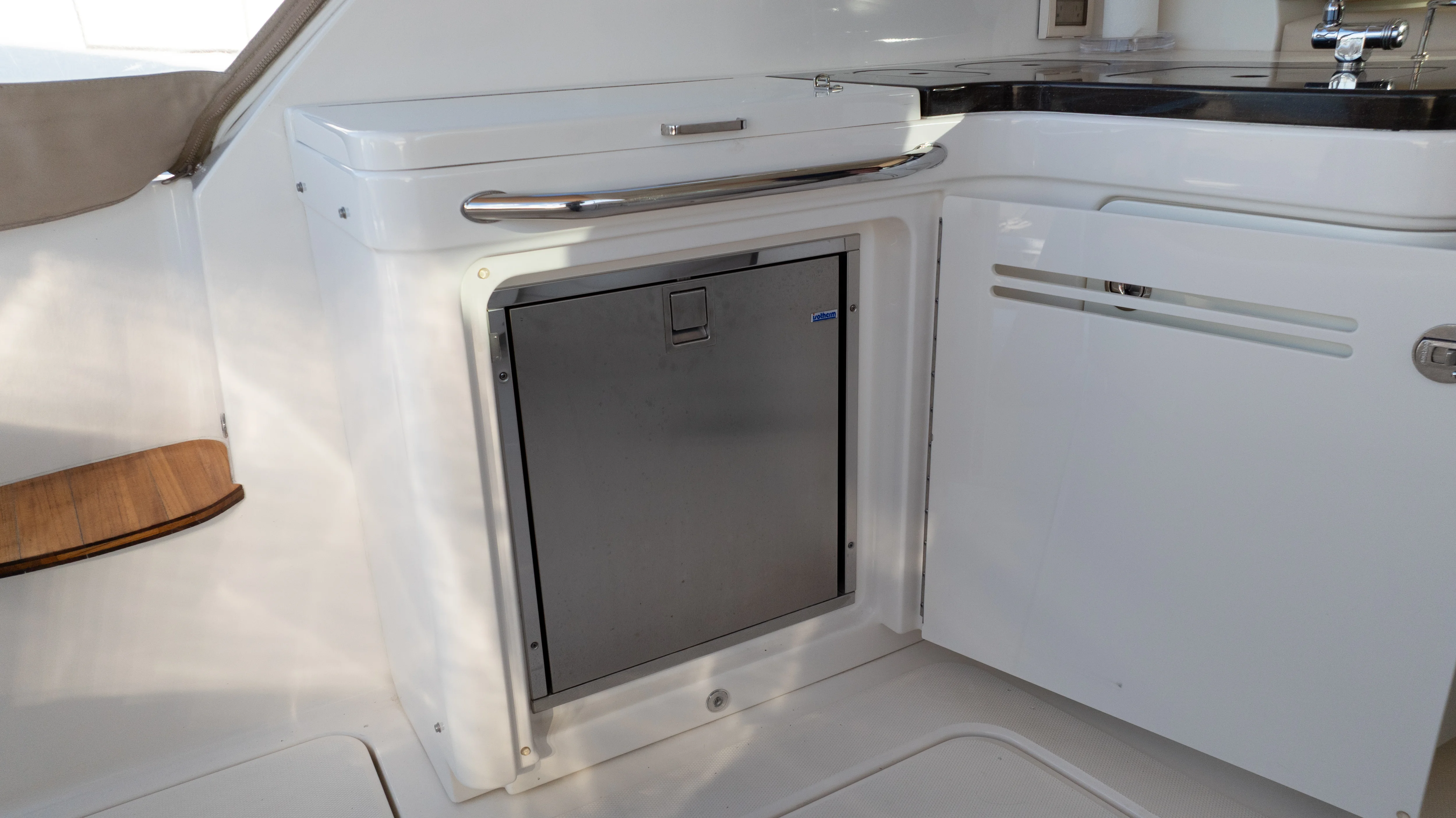 2014 Sea Ray 410 SUNDANCER Image Thumbnail #13