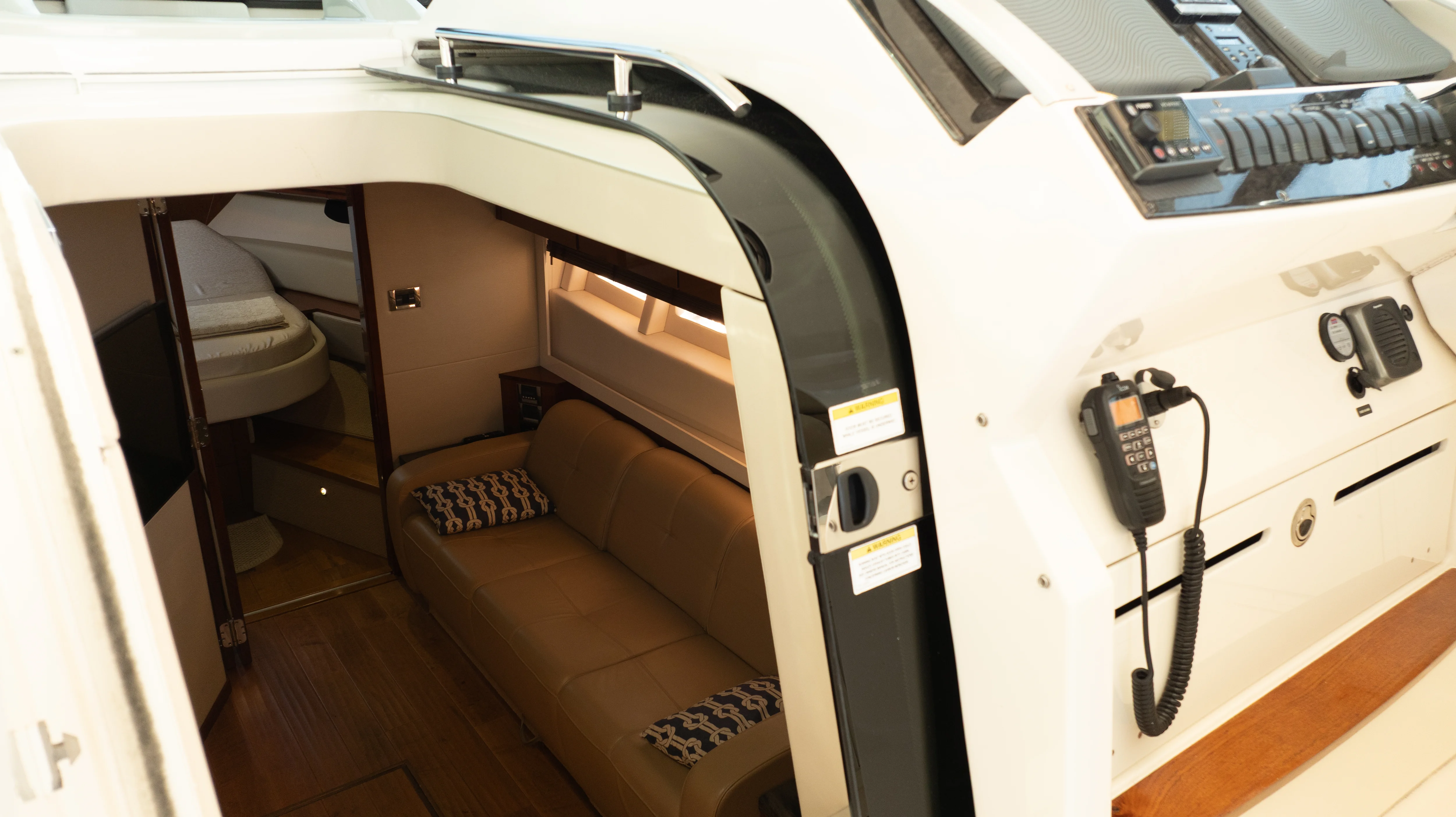 2014 Sea Ray 410 SUNDANCER Image Thumbnail #17