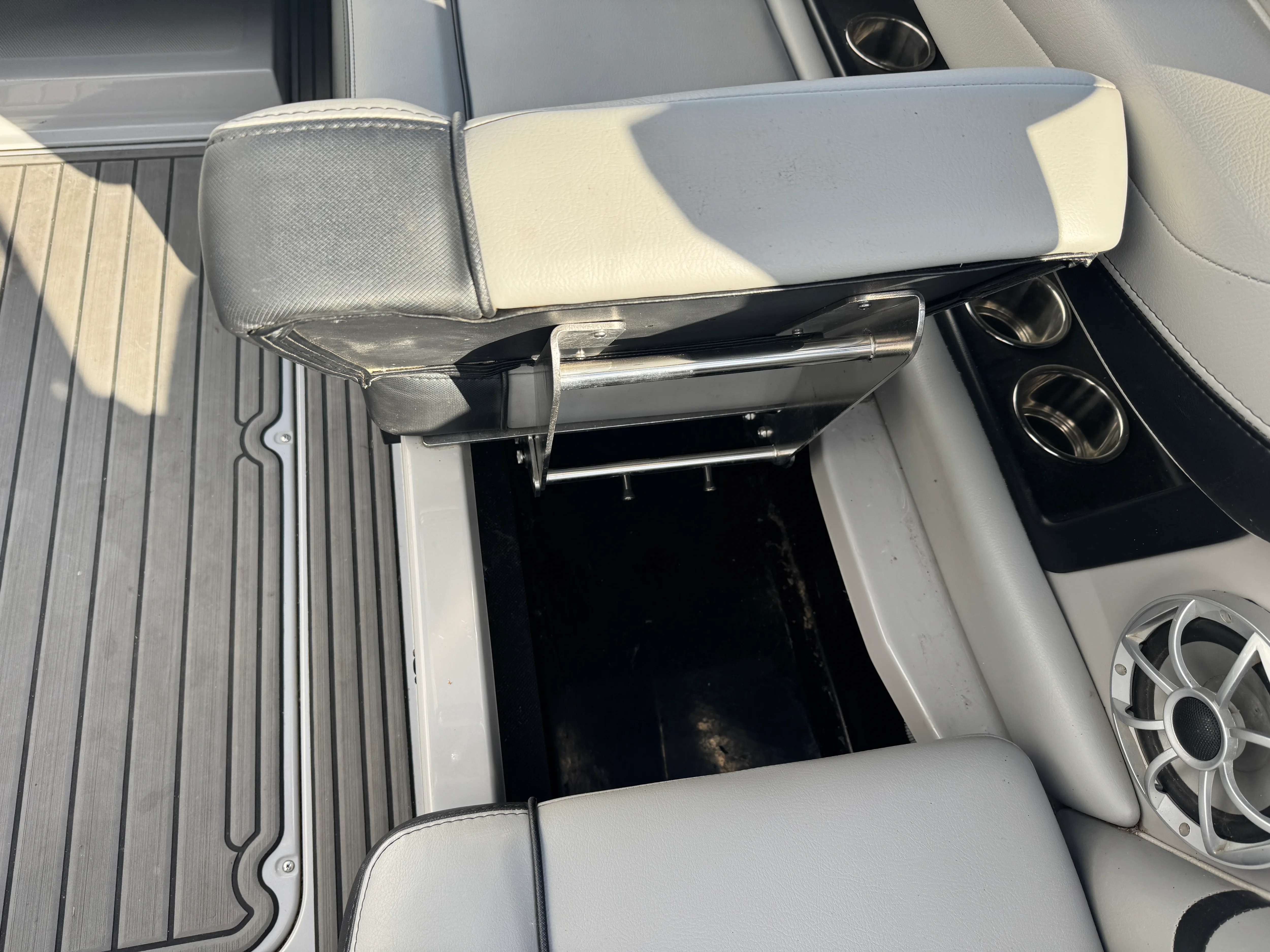 2018 Axis T22 Image Thumbnail #22