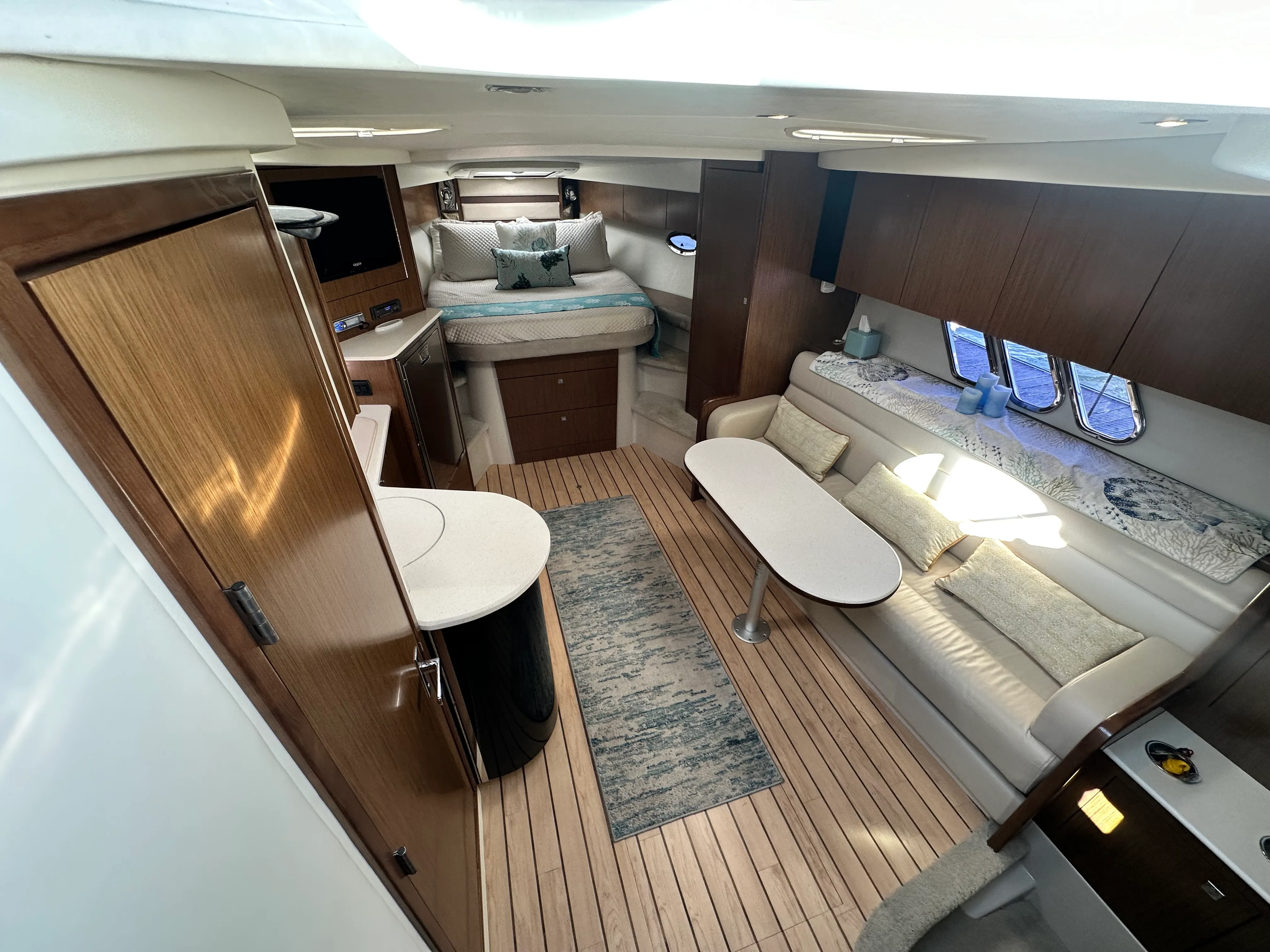 2014 Cruisers Yachts 380 EXPRESS Image Thumbnail #22