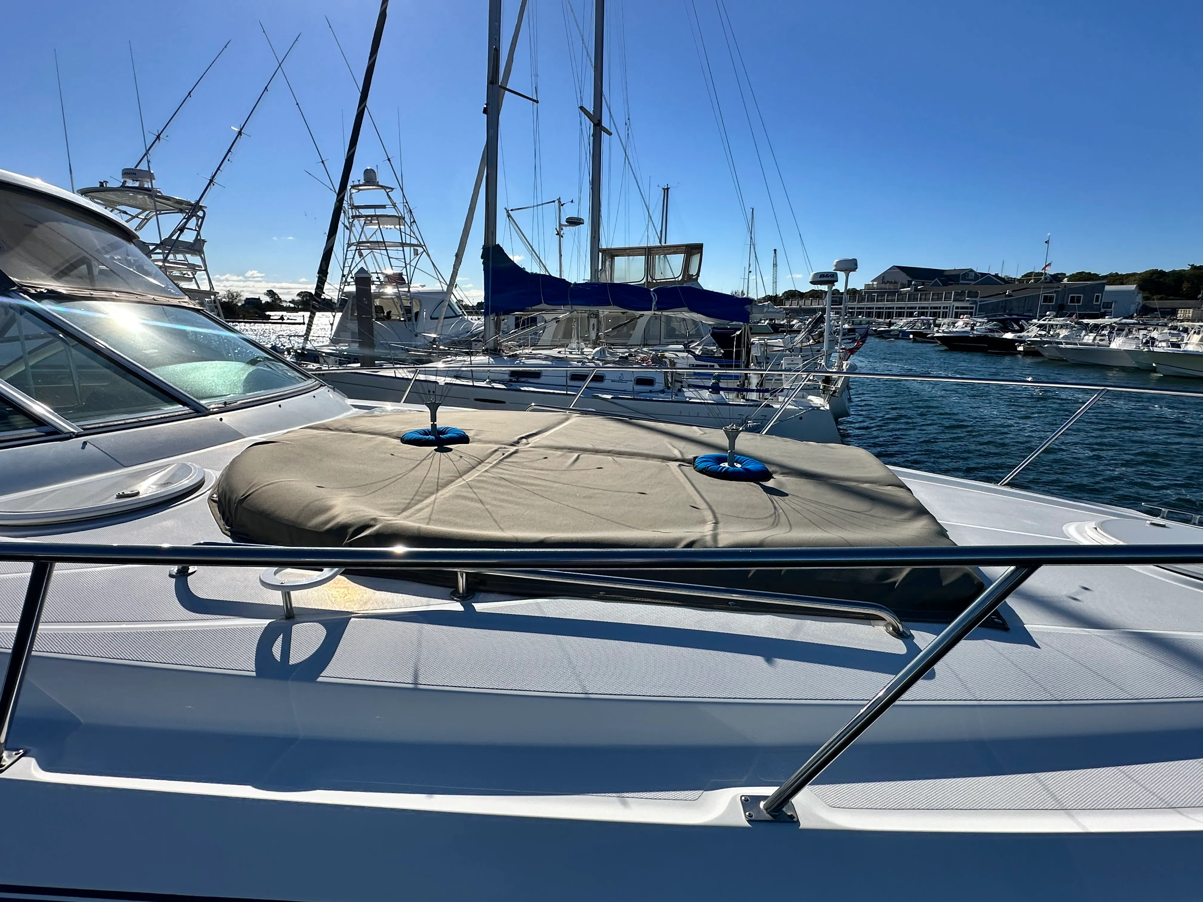 2014 Cruisers Yachts 380 EXPRESS Image Thumbnail #5