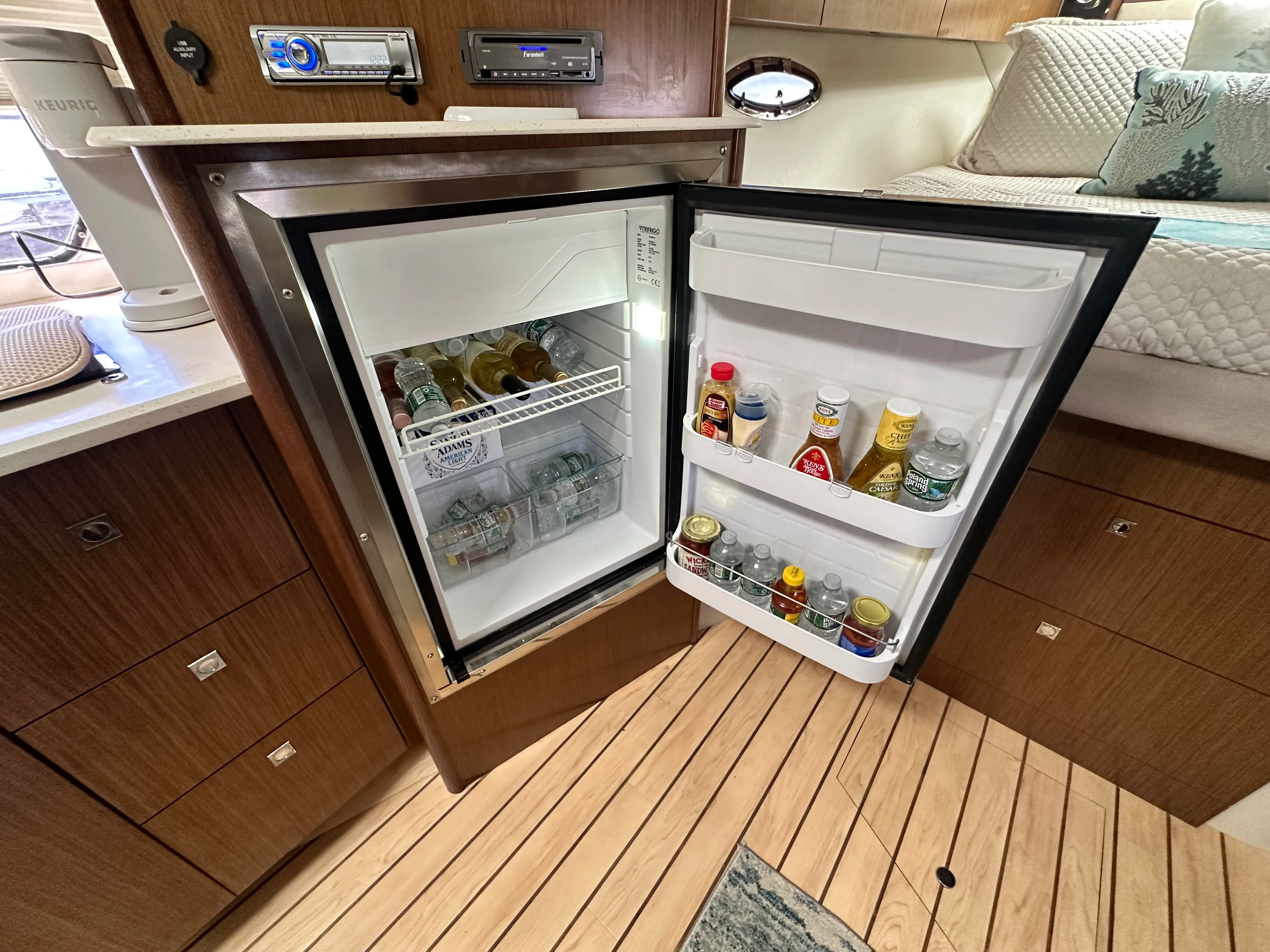 2014 Cruisers Yachts 380 EXPRESS Image Thumbnail #28