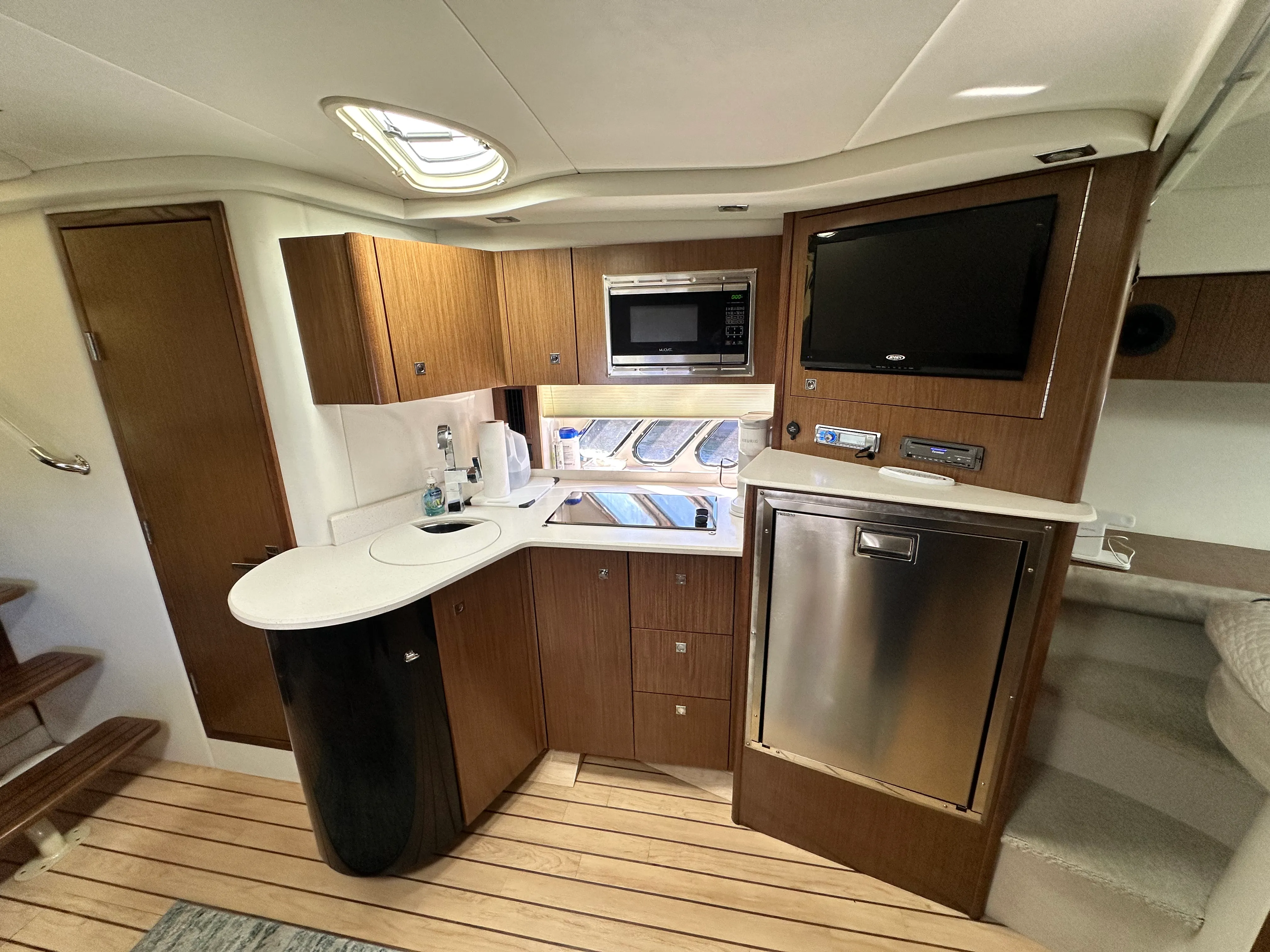 2014 Cruisers Yachts 380 EXPRESS Image Thumbnail #27