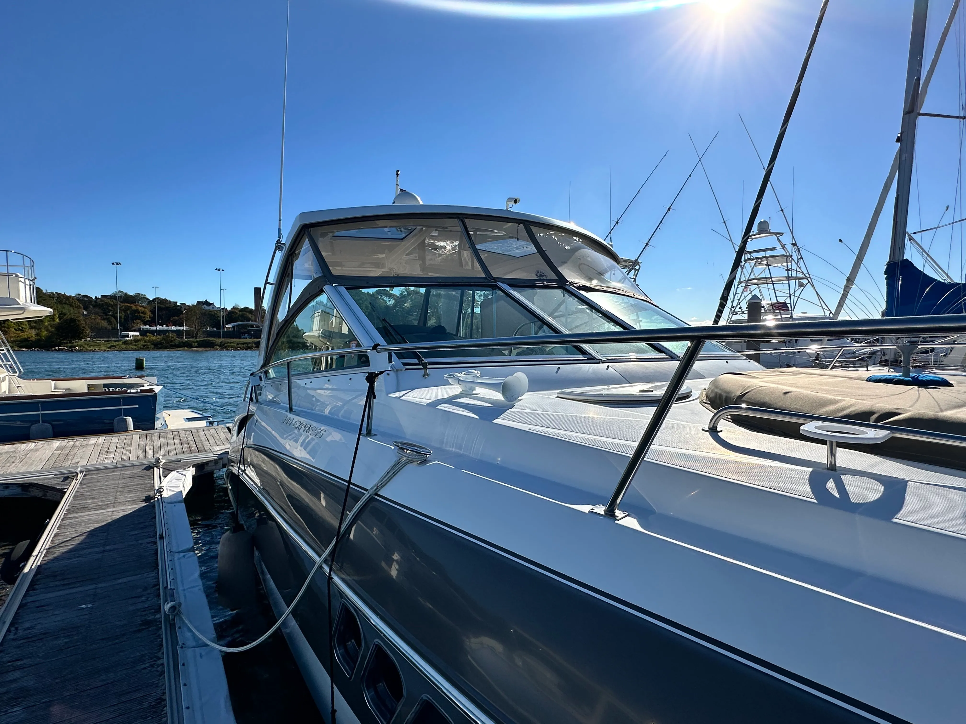 2014 Cruisers Yachts 380 EXPRESS Image Thumbnail #3