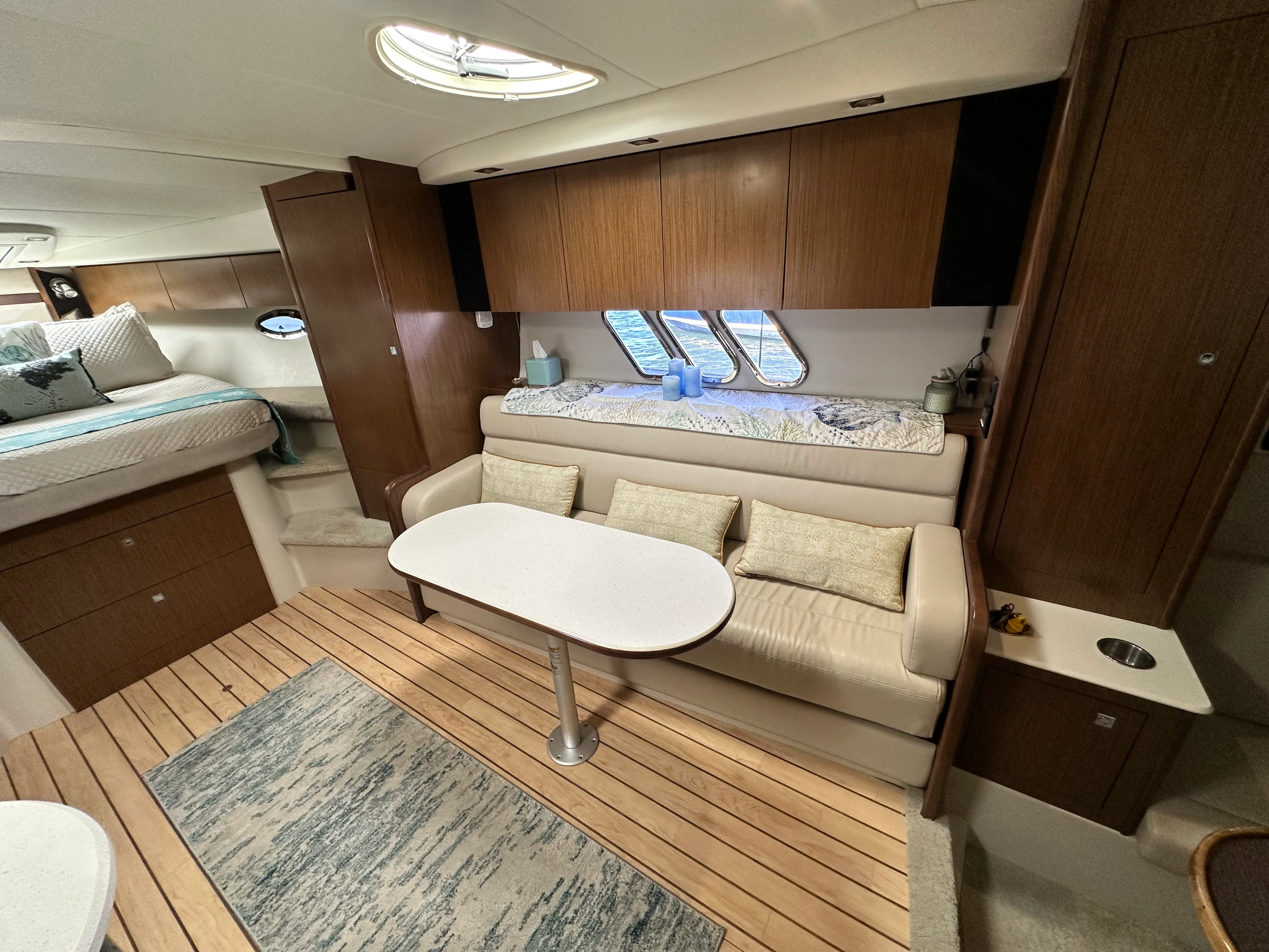 2014 Cruisers Yachts 380 EXPRESS Image Thumbnail #24