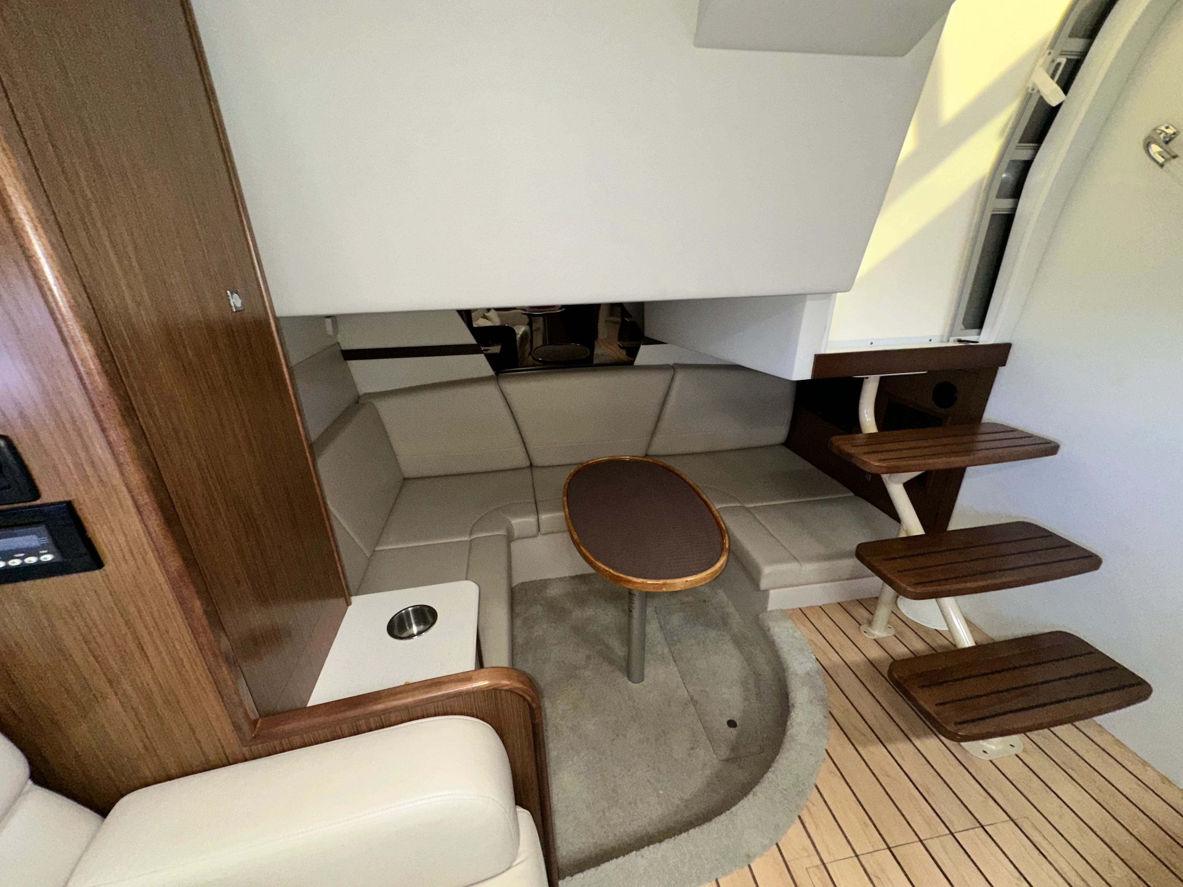 2014 Cruisers Yachts 380 EXPRESS Image Thumbnail #31