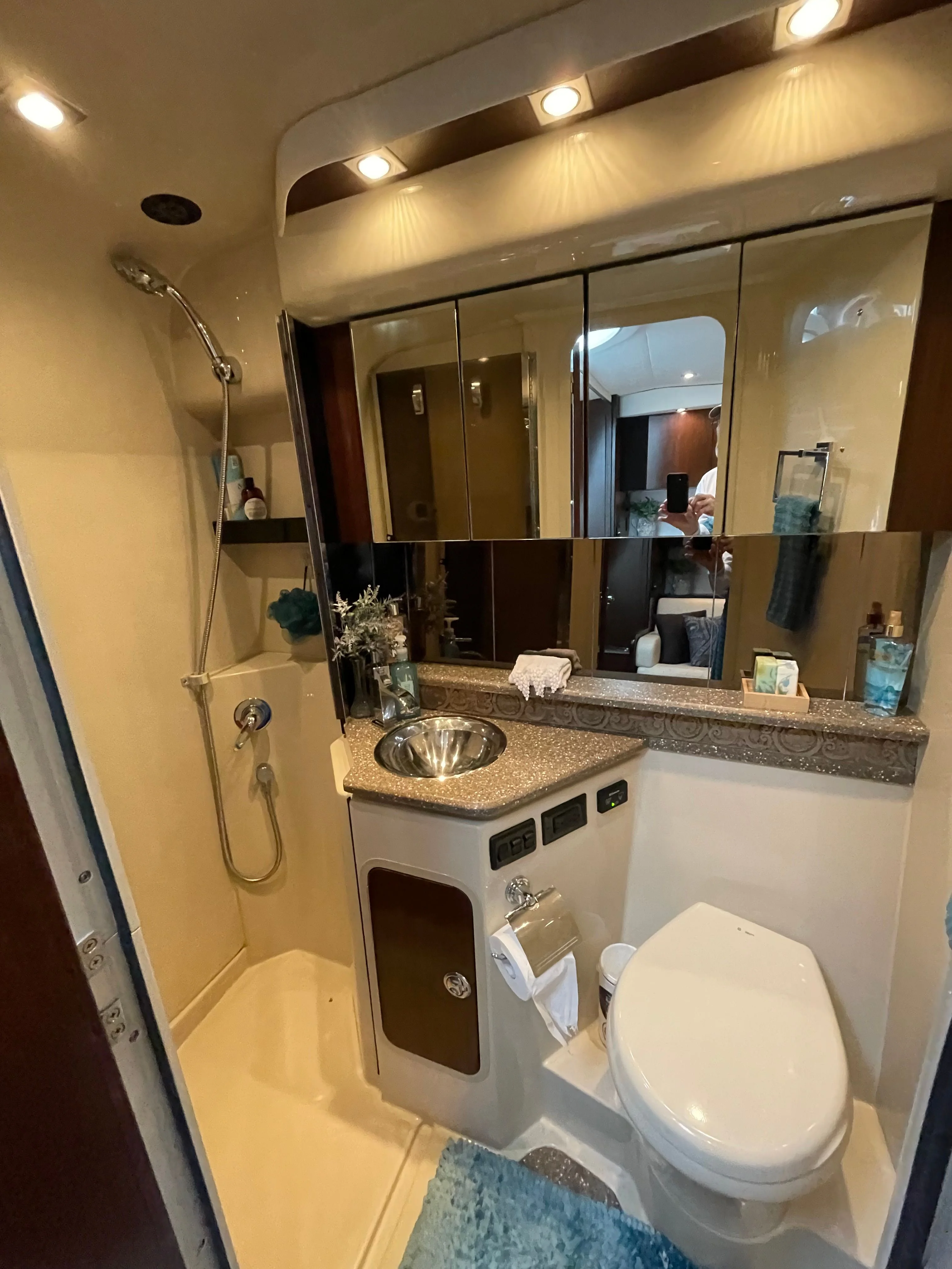 2014 Cruisers Yachts 380 EXPRESS Image Thumbnail #39