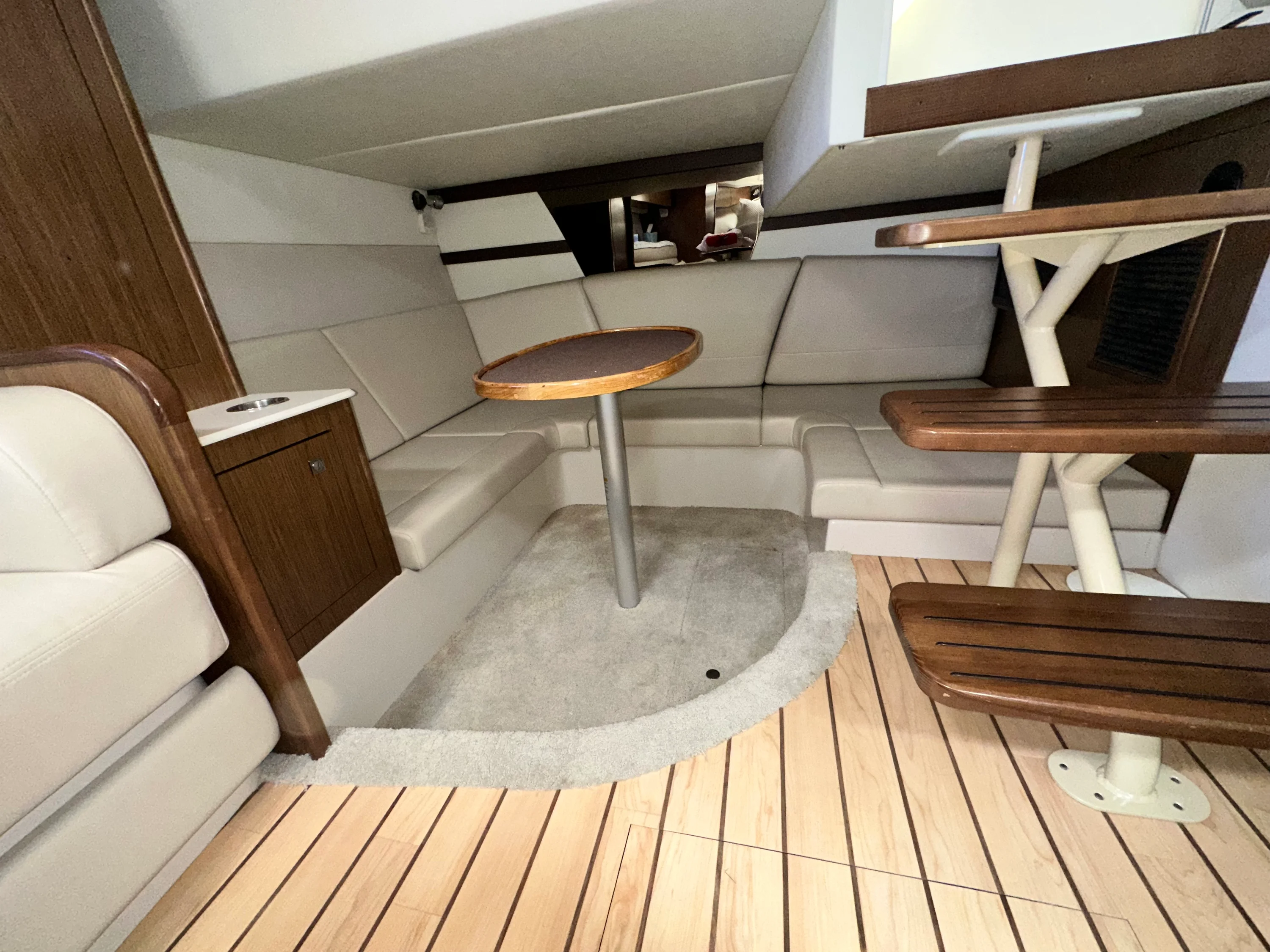 2014 Cruisers Yachts 380 EXPRESS Image Thumbnail #30