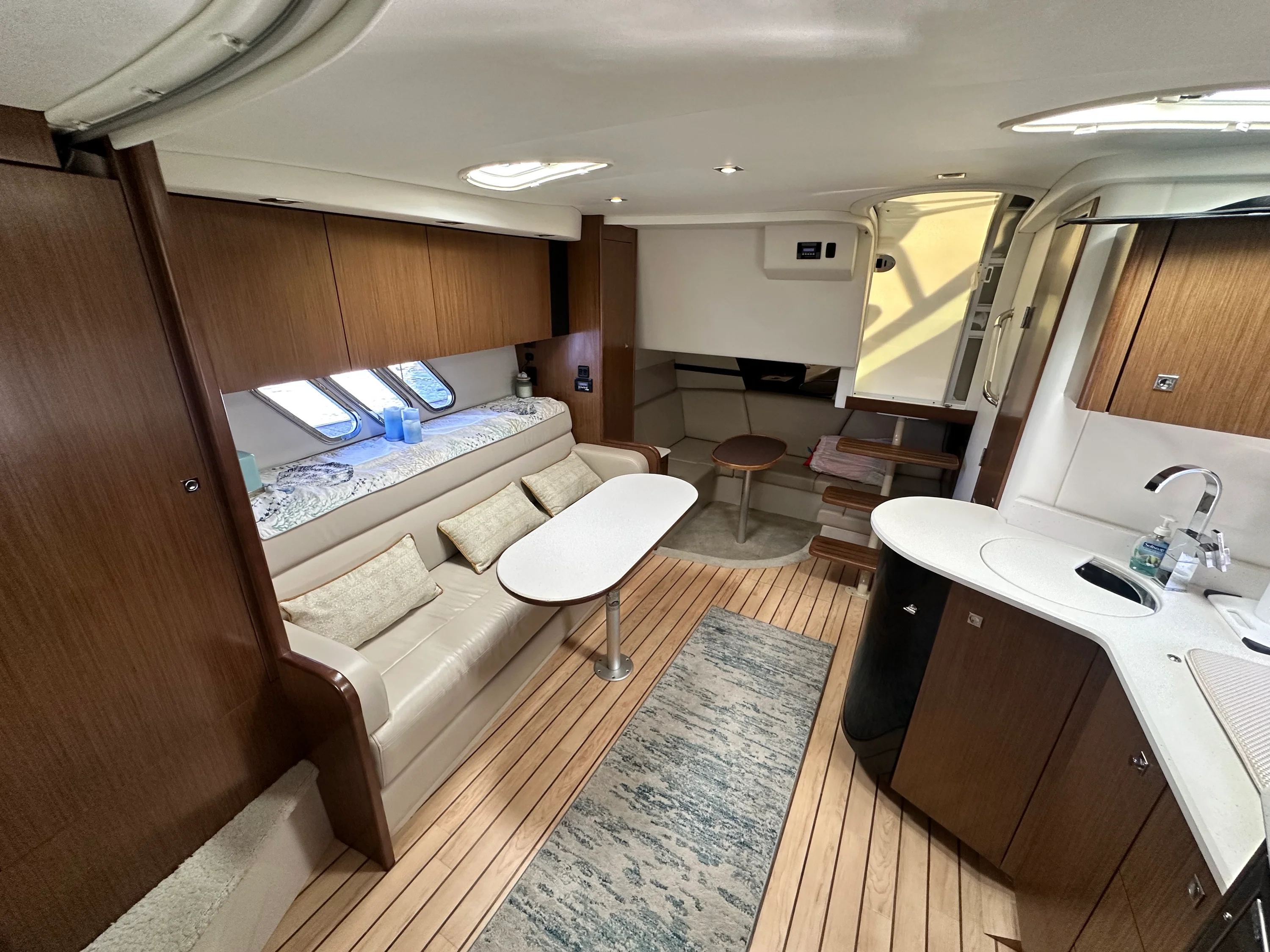 2014 Cruisers Yachts 380 EXPRESS Image Thumbnail #36
