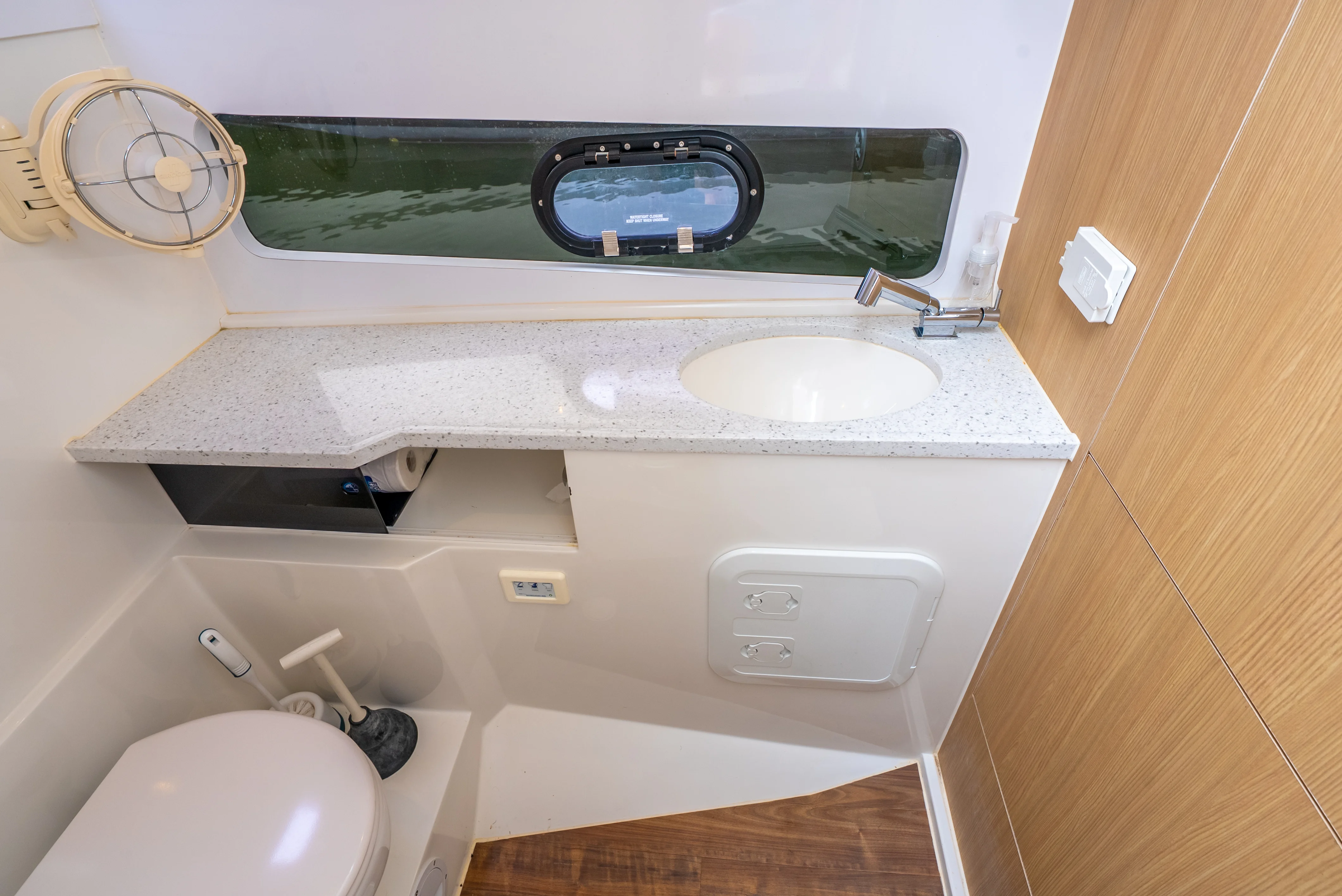 2020 Aquila 32 Image Thumbnail #55