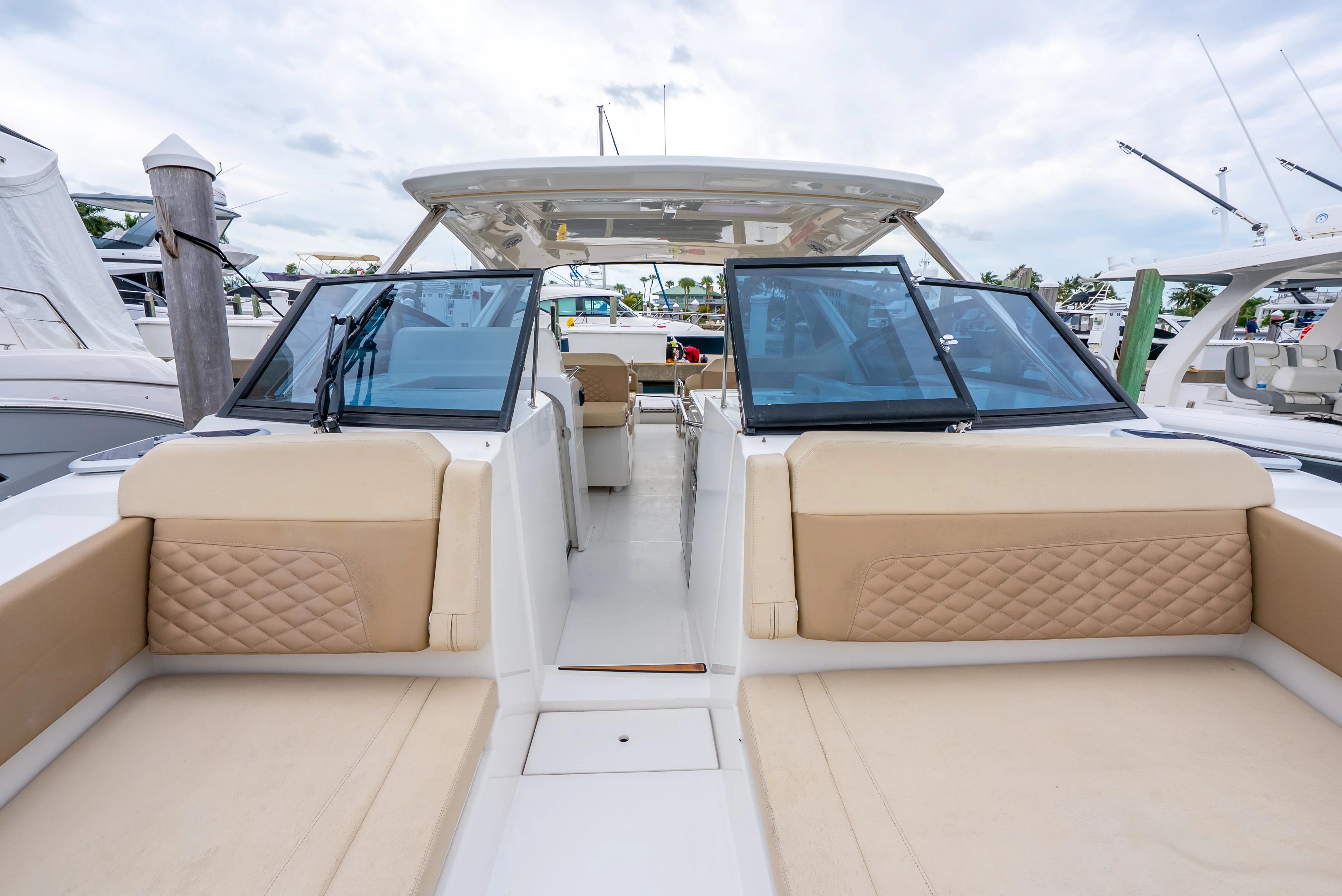 2020 Aquila 32 Image Thumbnail #50