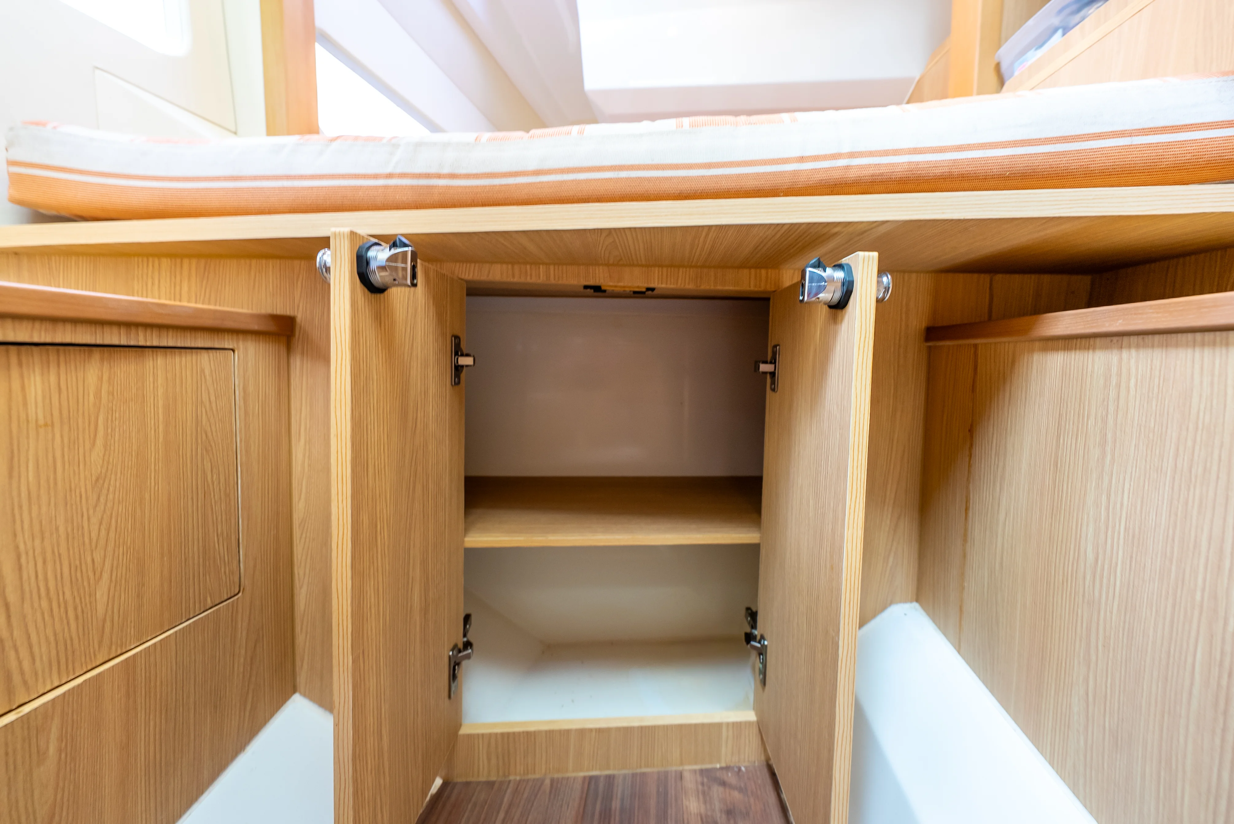 2020 Aquila 32 Image Thumbnail #76