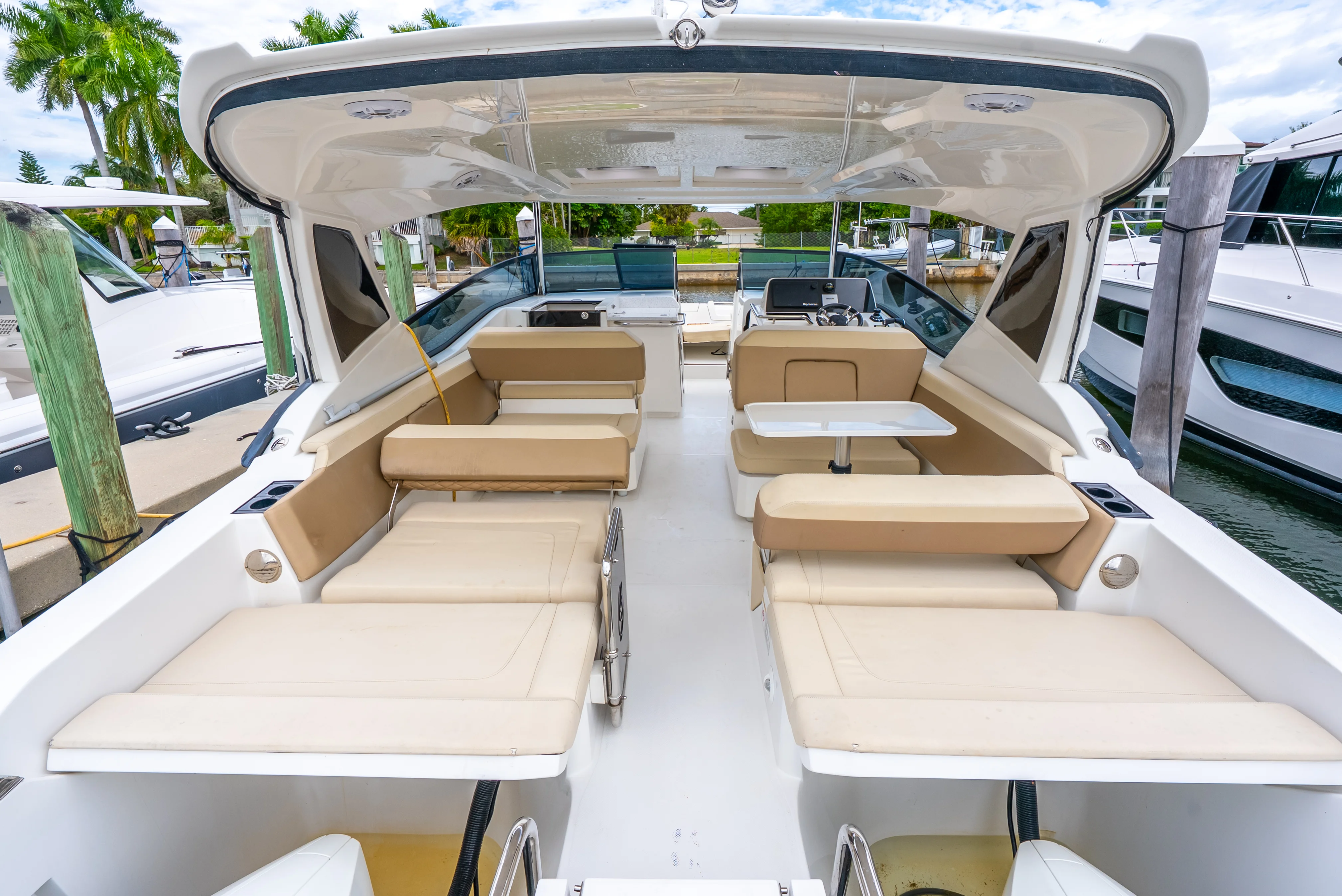 2020 Aquila 32 Image Thumbnail #3