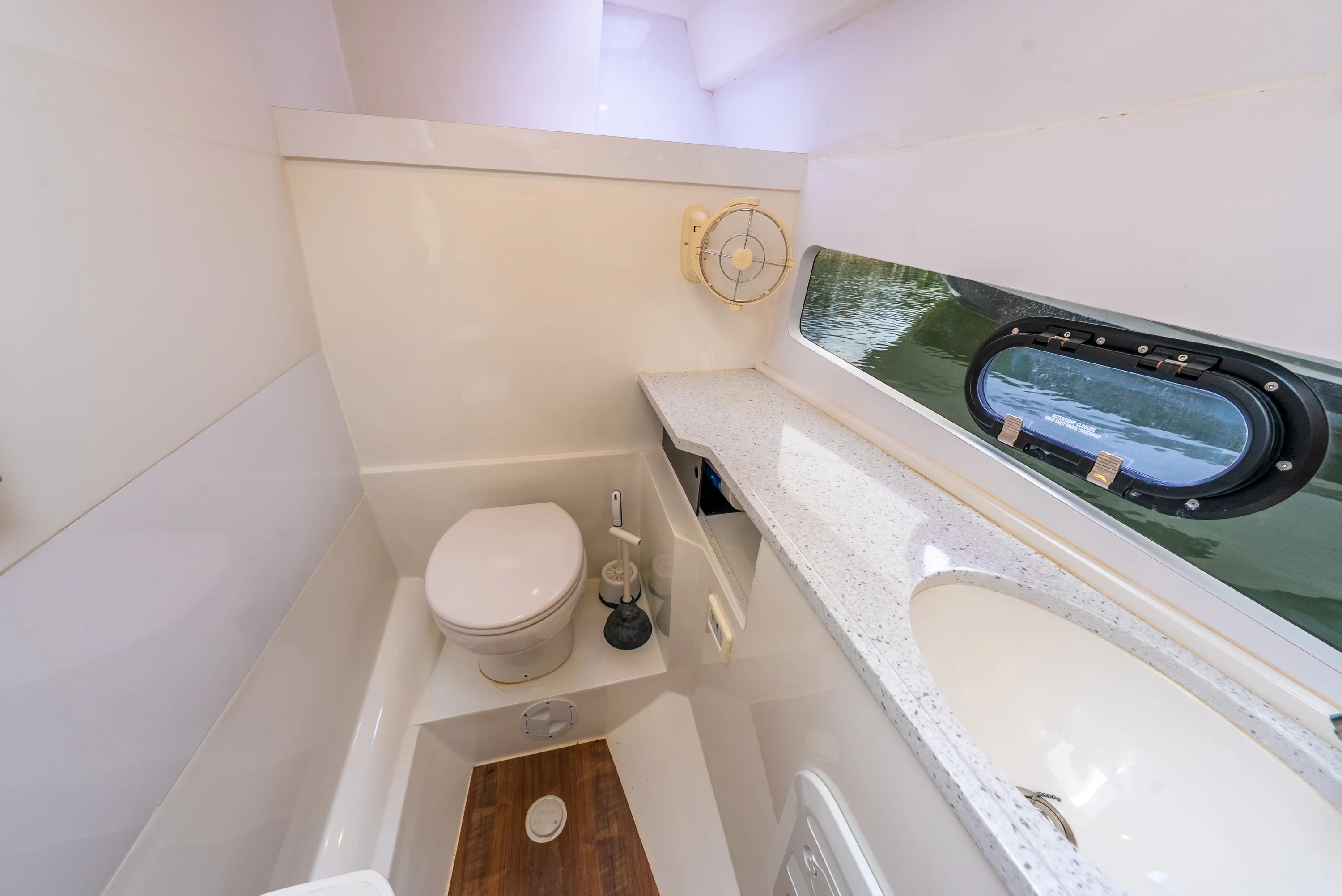 2020 Aquila 32 Image Thumbnail #54