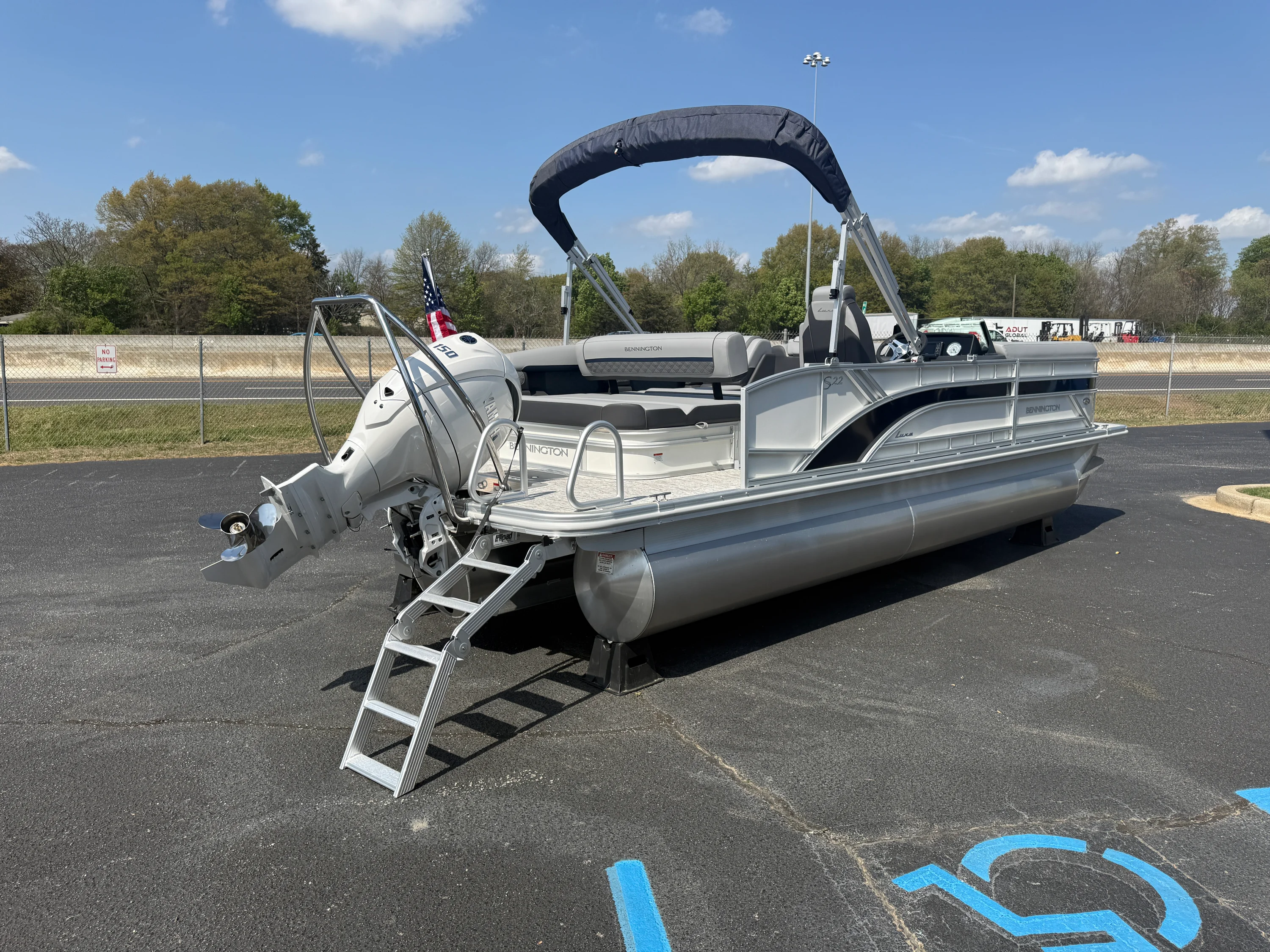2026 Bennington 22 SSB LUXE Image Thumbnail #2