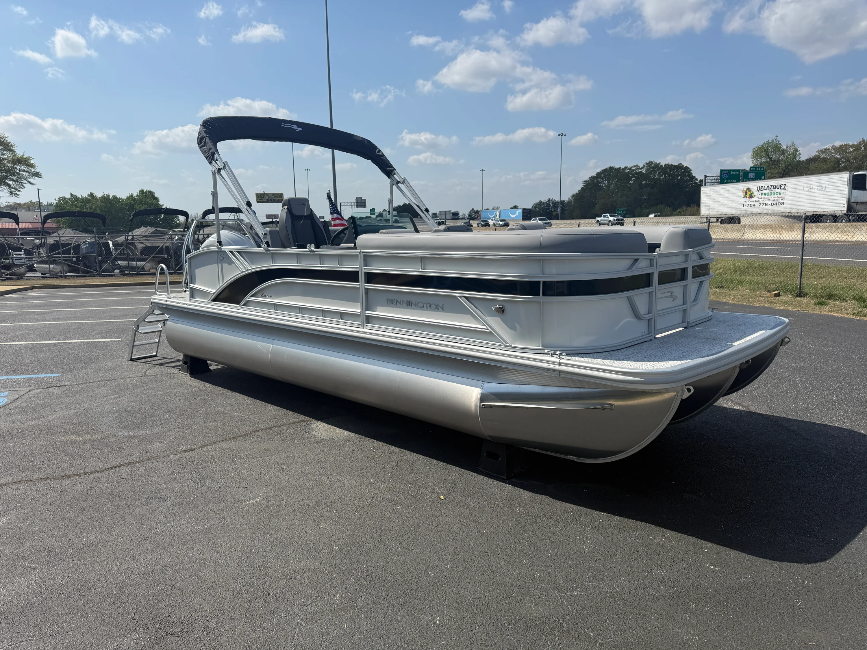 2026 Bennington 22 SSB LUXE Image Thumbnail #6