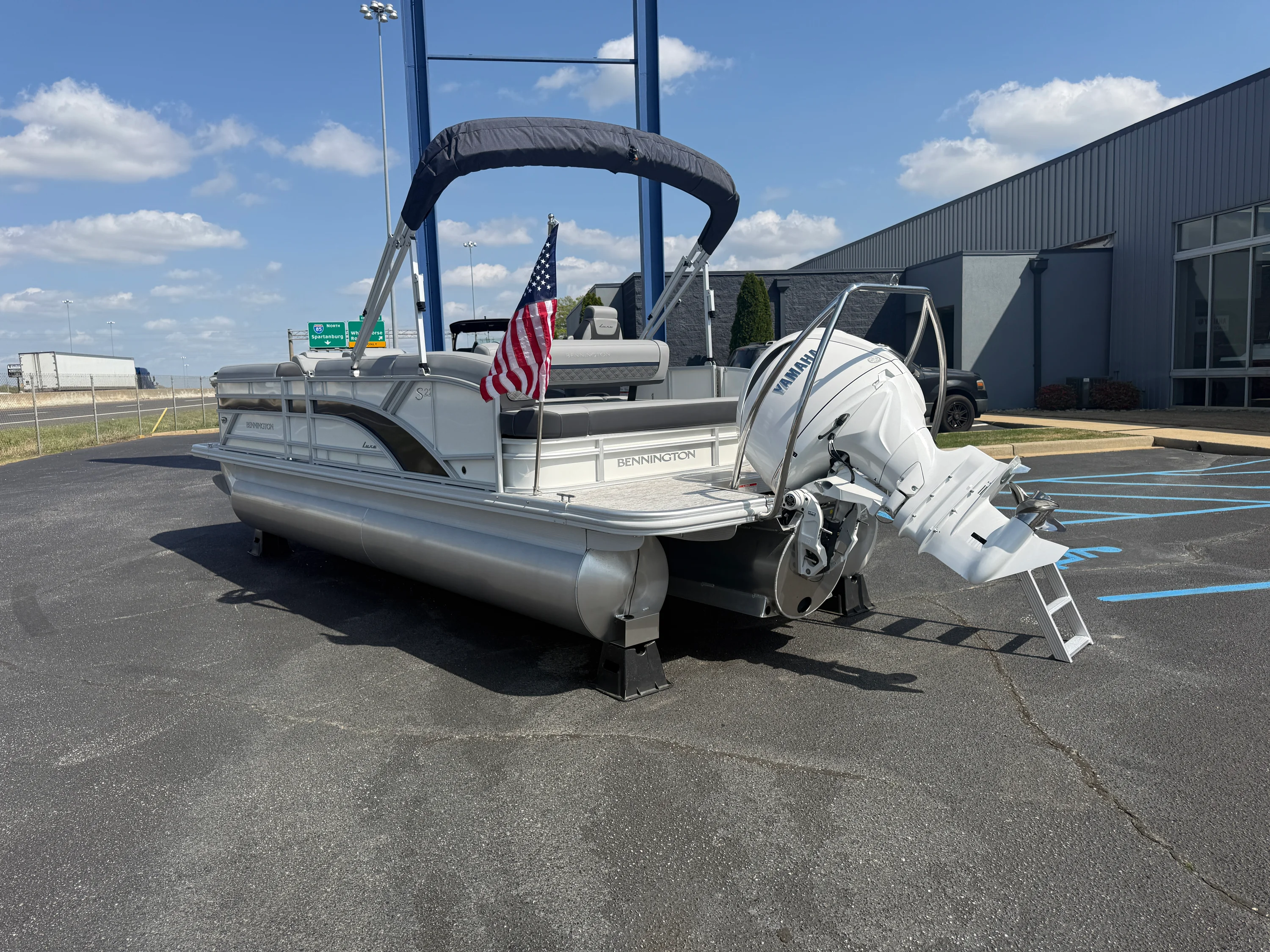 2026 Bennington 22 SSB LUXE Image Thumbnail #4