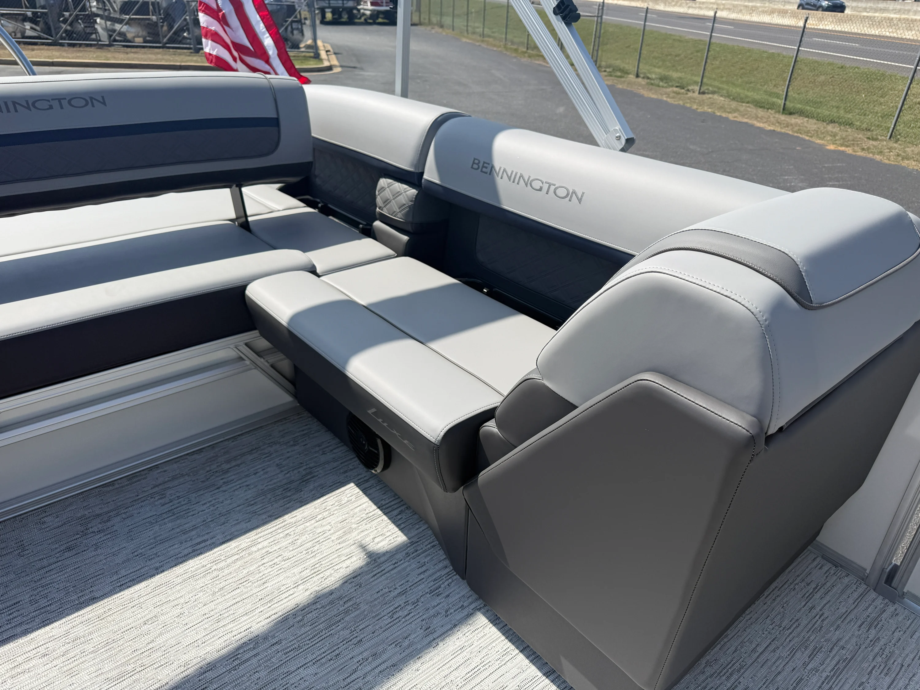 2026 Bennington 22 SSB LUXE Image Thumbnail #11