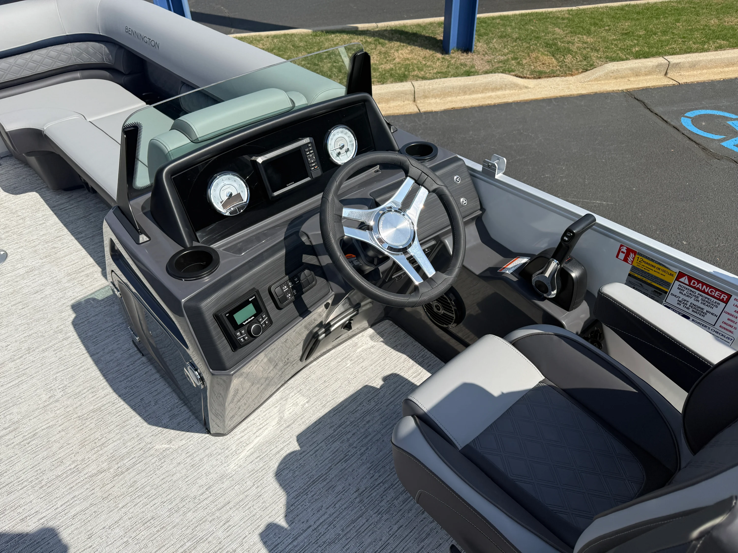 2026 Bennington 22 SSB LUXE Image Thumbnail #13