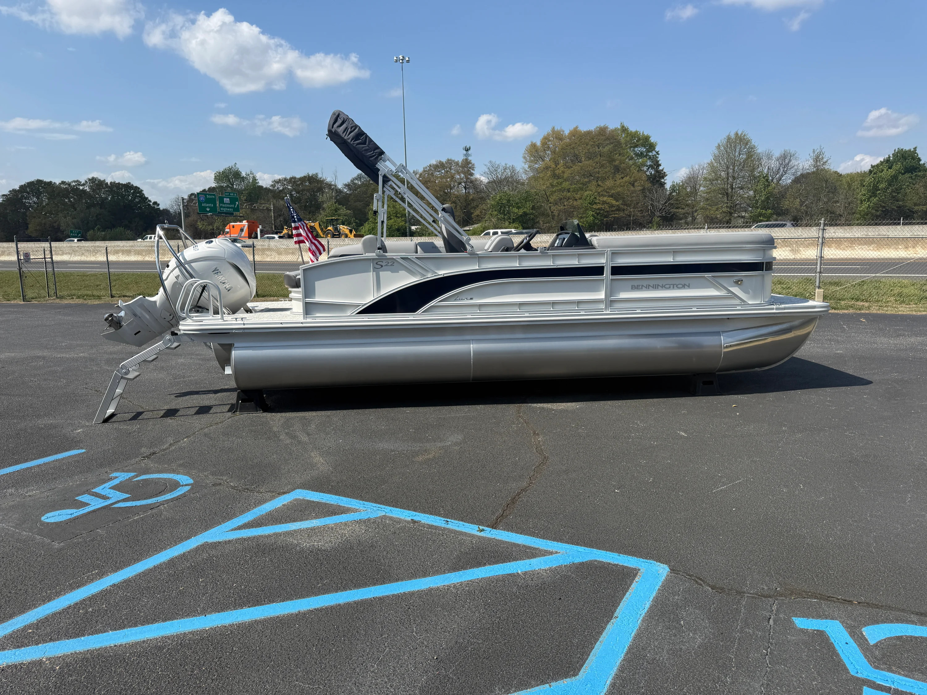 2026 Bennington 22 SSB LUXE Image Thumbnail #7
