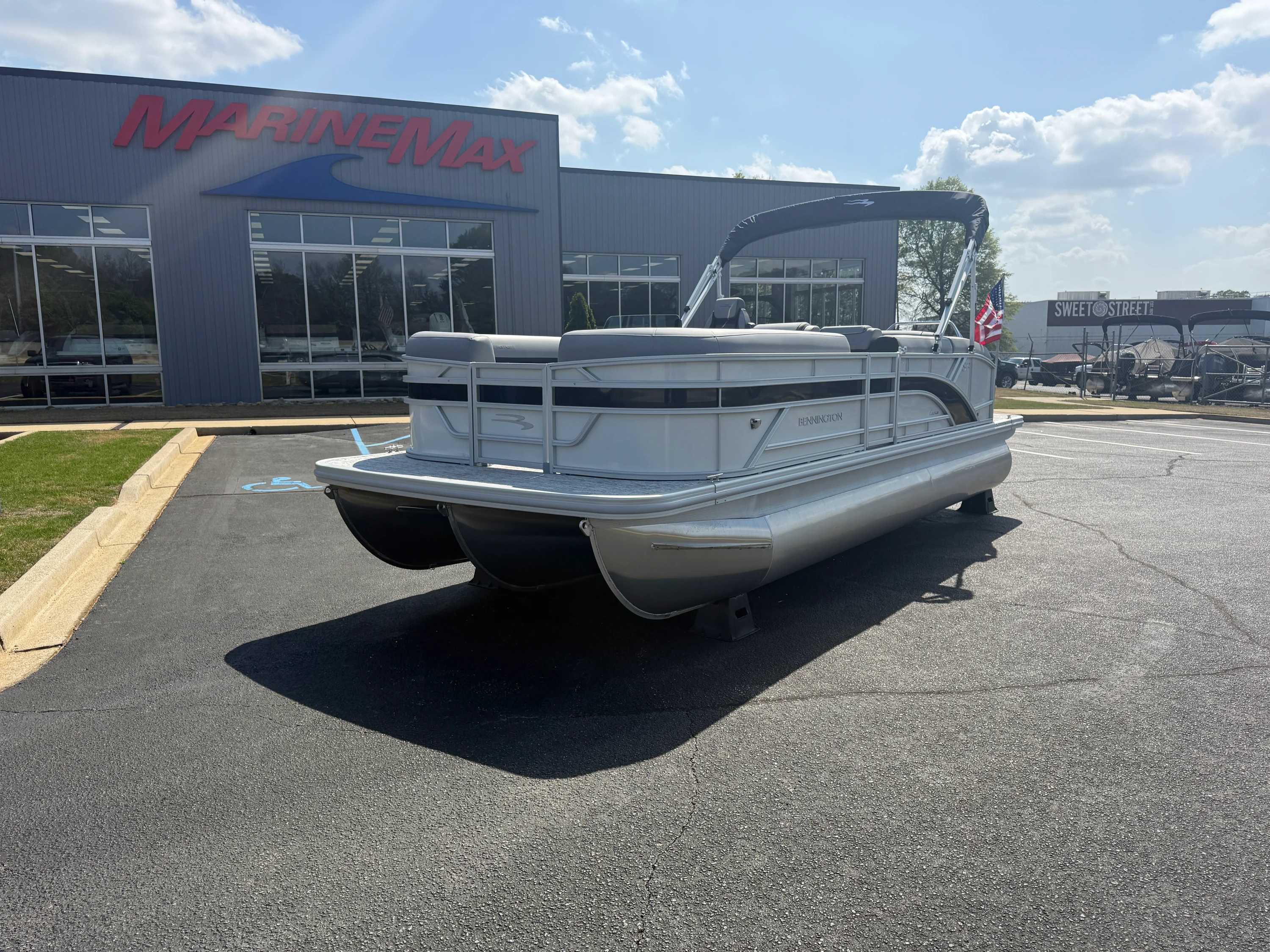 2026 Bennington 22 SSB LUXE Image Thumbnail #1